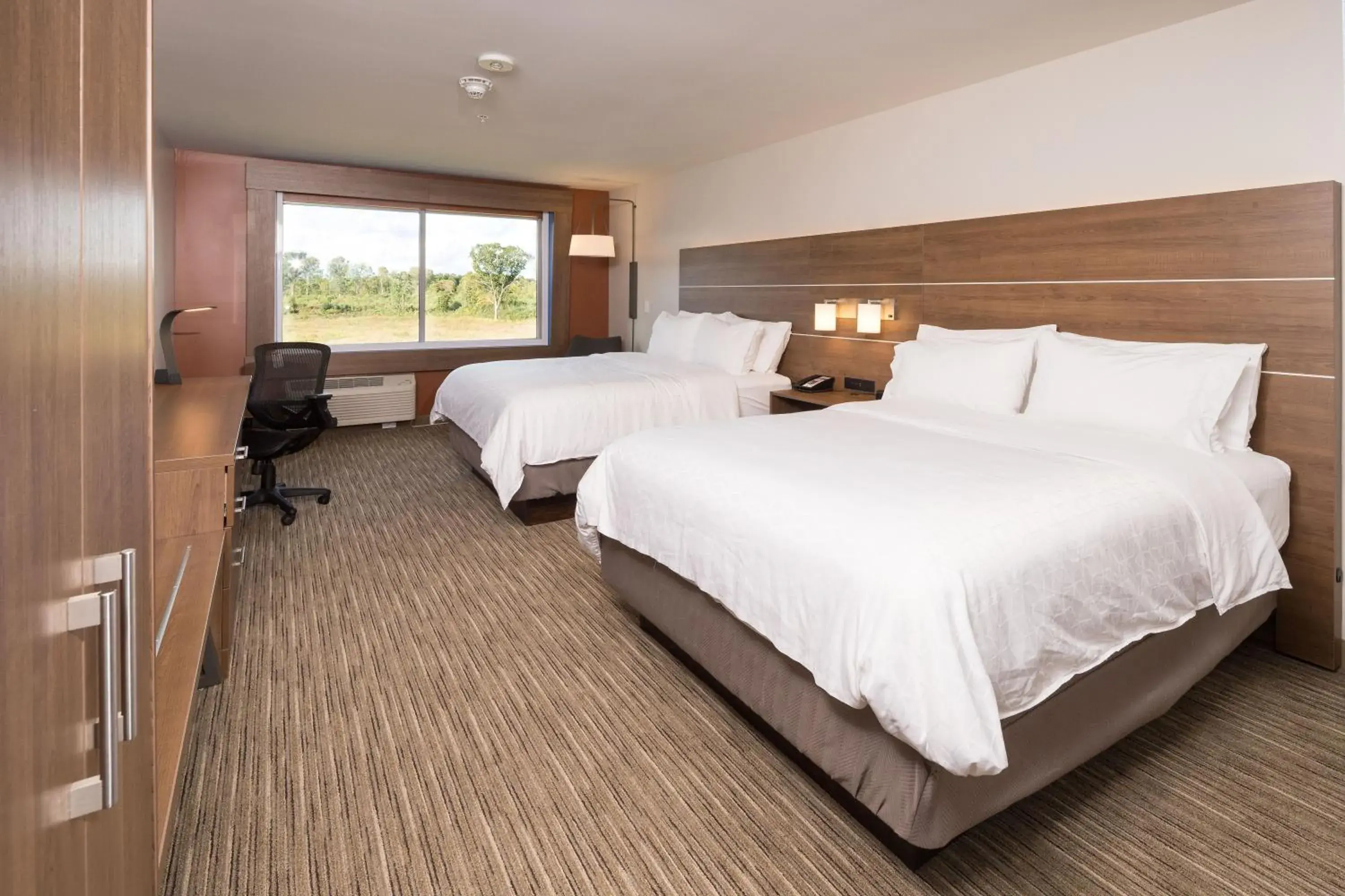 Standard Room with Two Queen Beds in Holiday Inn Express & Suites - Kalamazoo West by IHG Standard Room with Two Queen Beds in Holiday Inn Express & Suites - Kalamazoo West by IHG