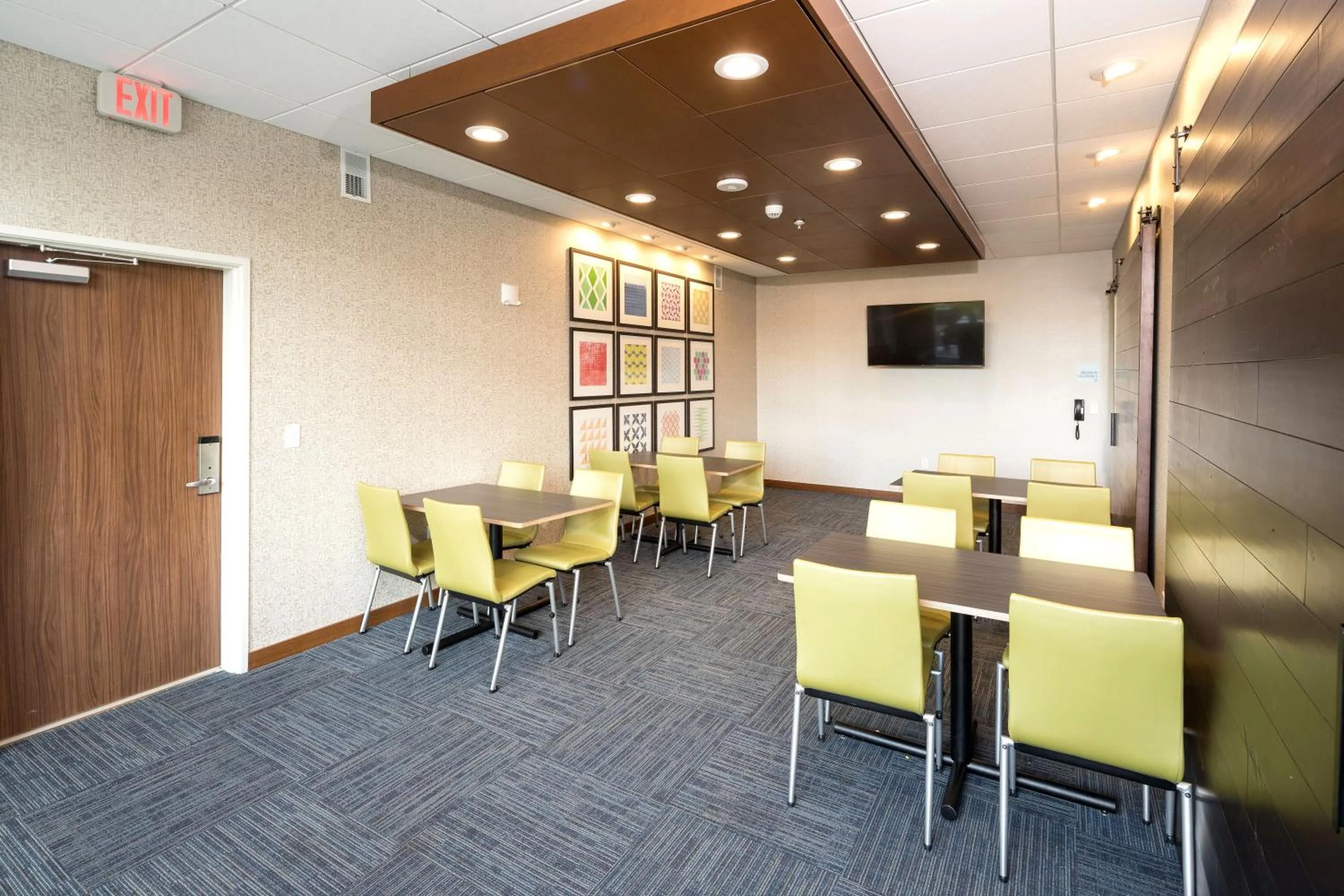 Meeting/conference room in Holiday Inn Express & Suites - Kalamazoo West by IHG