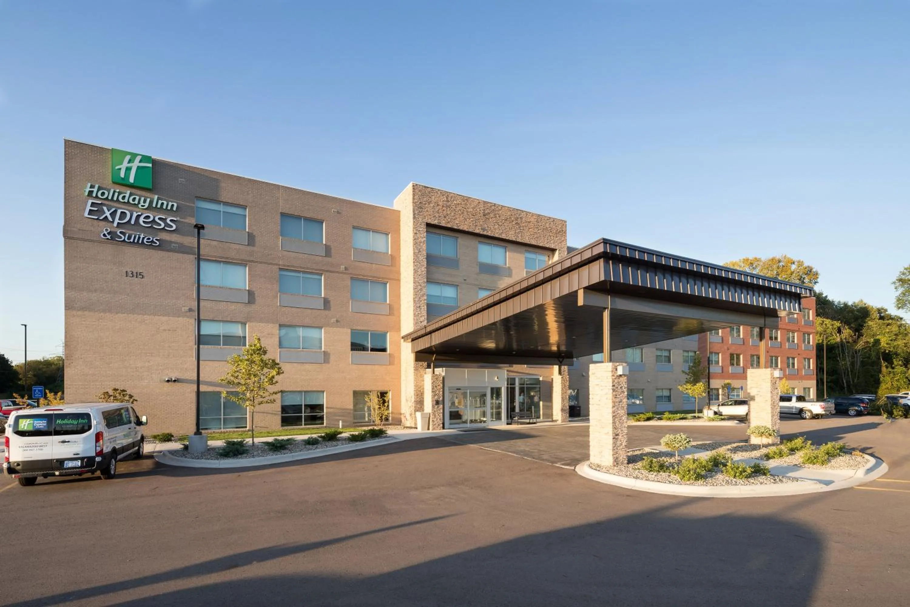 Facade/entrance in Holiday Inn Express & Suites - Kalamazoo West by IHG