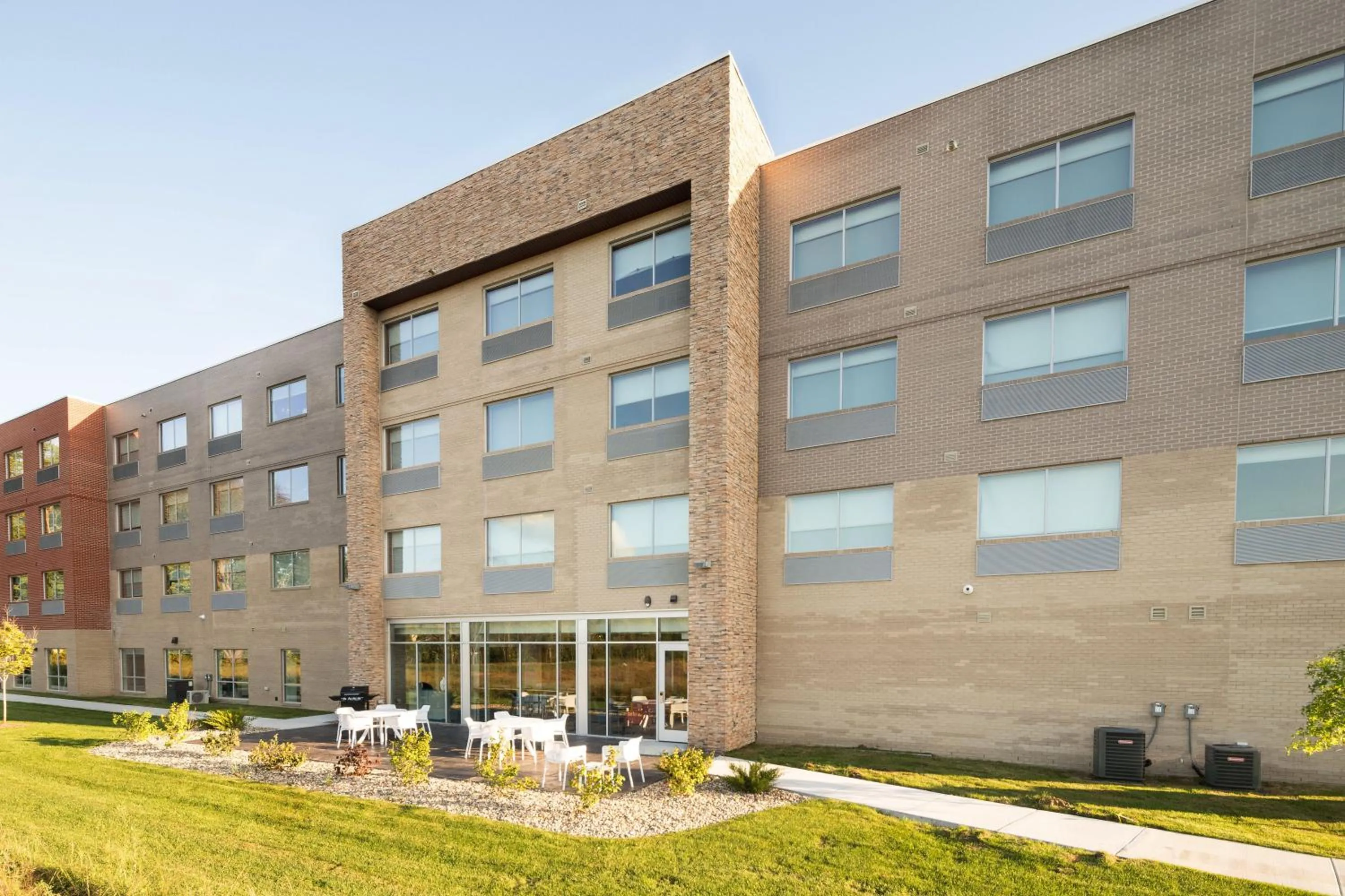 Property building in Holiday Inn Express & Suites - Kalamazoo West by IHG
