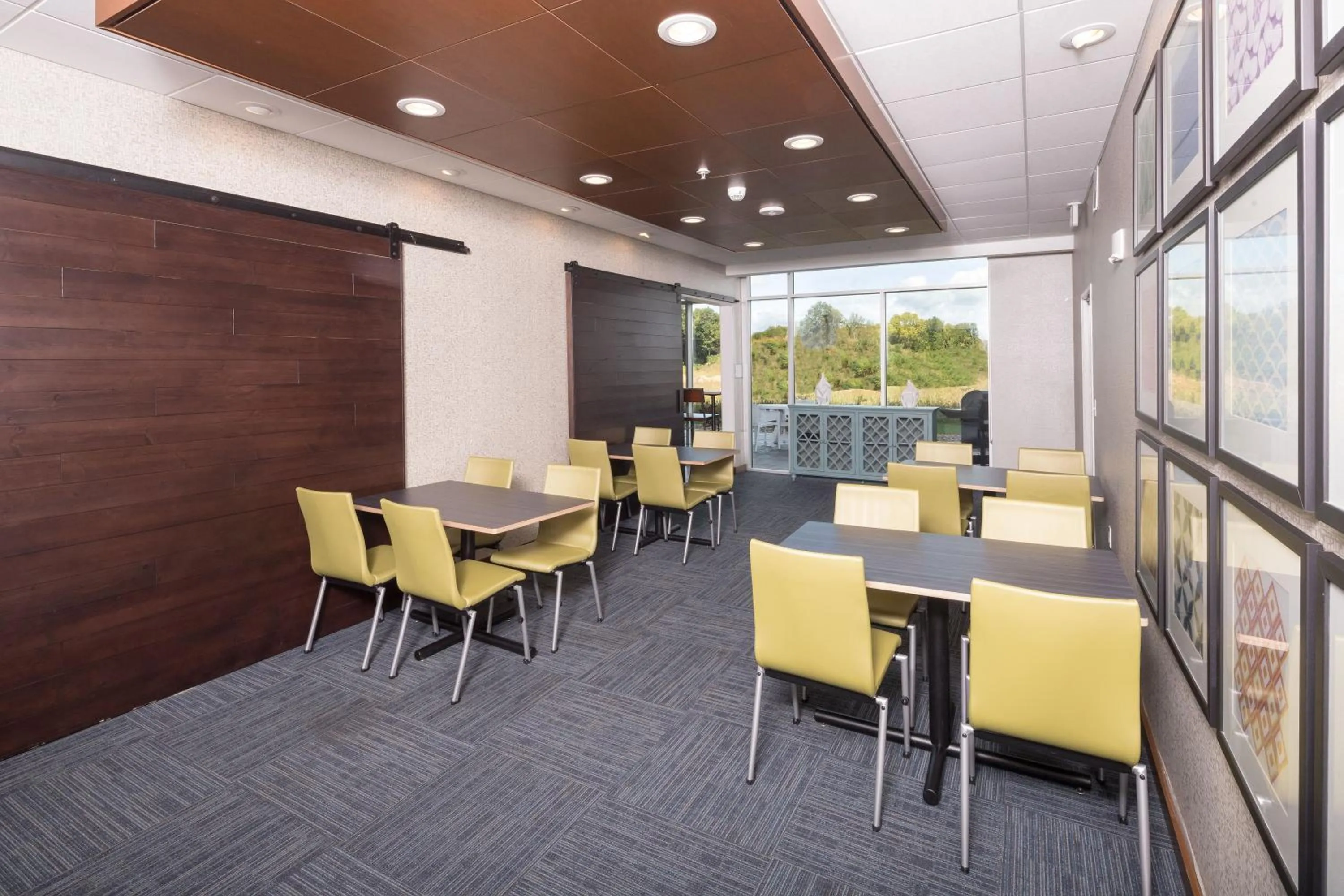 Meeting/conference room in Holiday Inn Express & Suites - Kalamazoo West by IHG