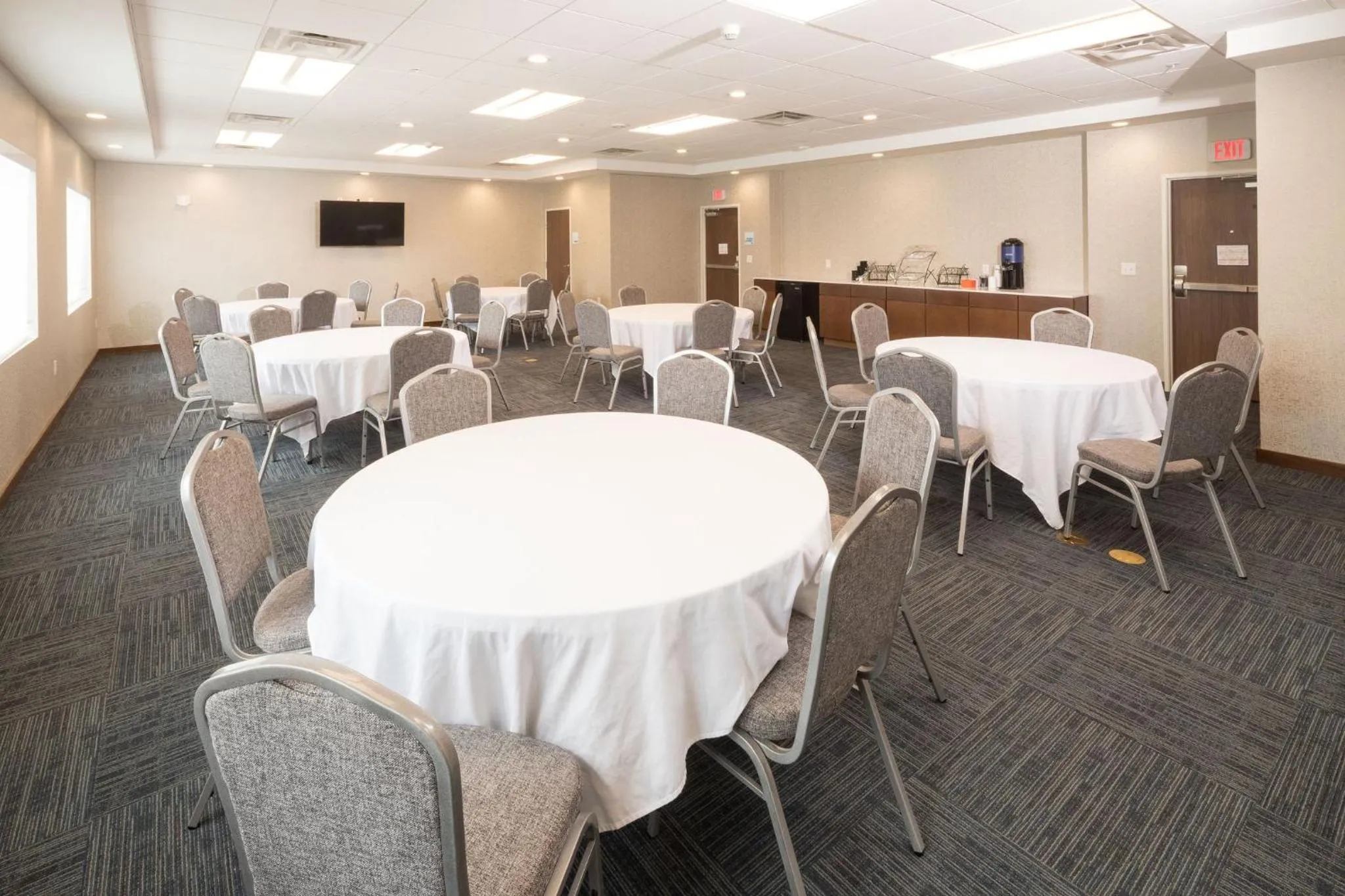 Meeting/conference room in Holiday Inn Express & Suites - Kalamazoo West by IHG