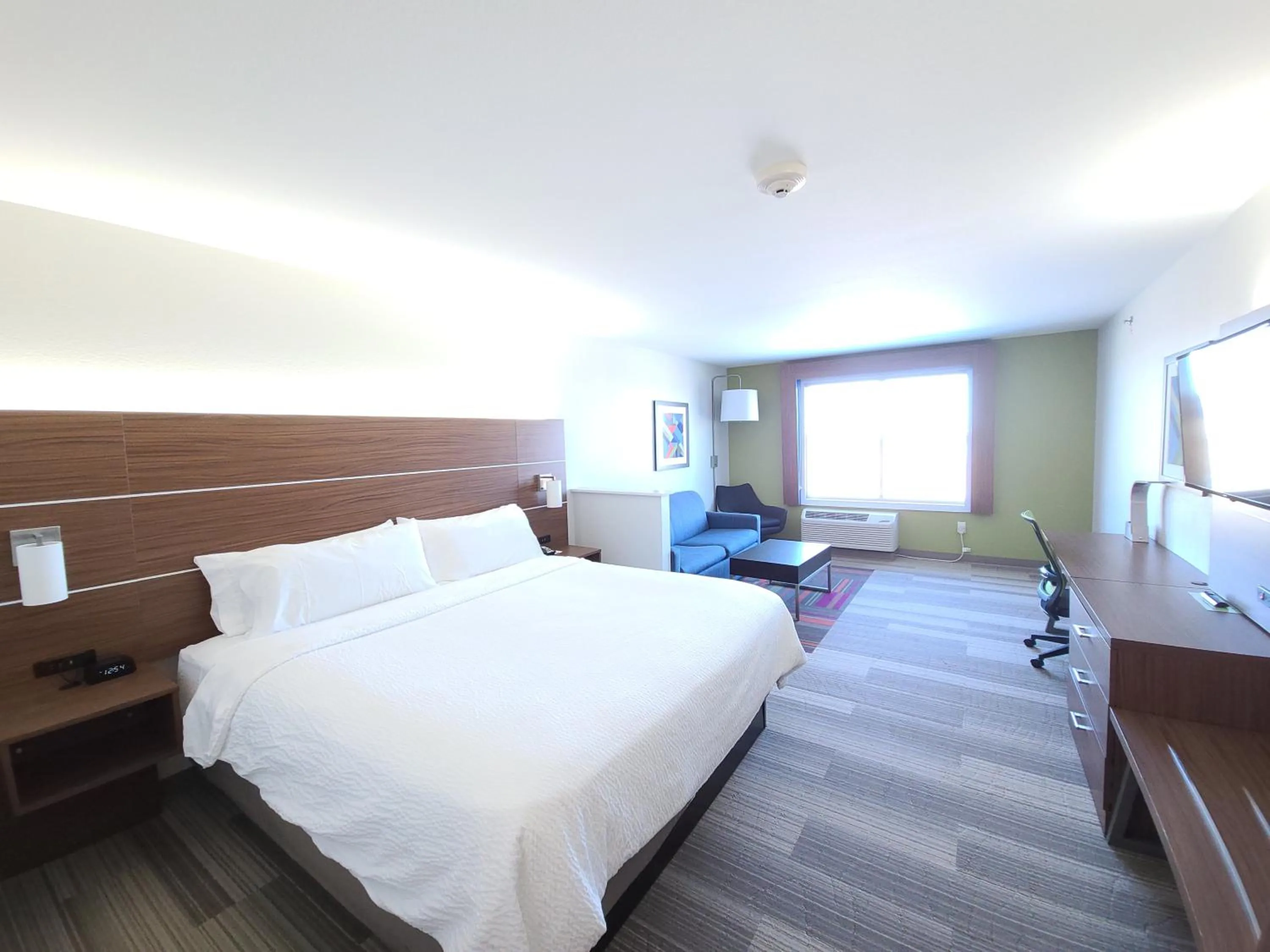 Guests, Bed in Holiday Inn Express & Suites - Nebraska City by IHG