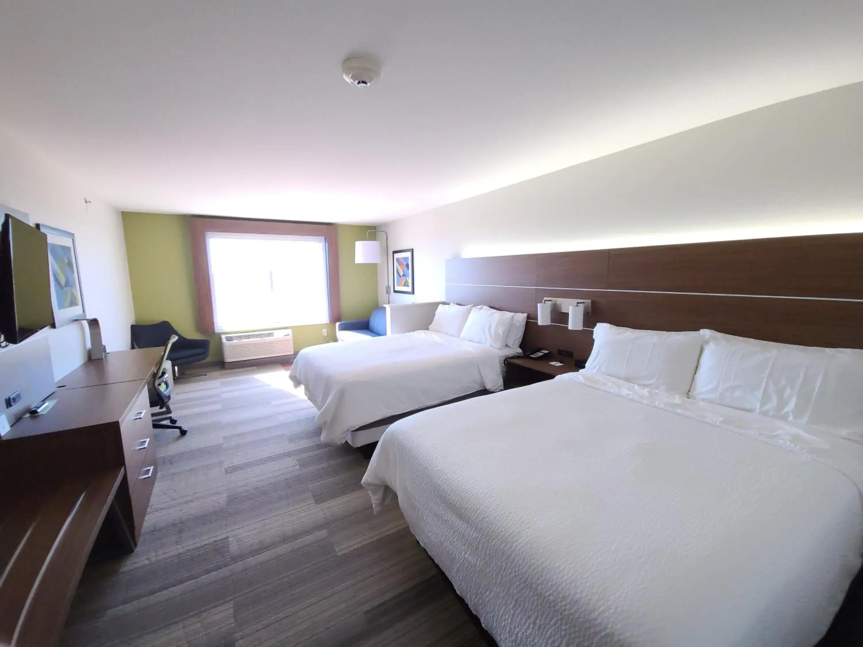 King Suite with Roll-in Shower - Mobility Access in Holiday Inn Express & Suites - Nebraska City by IHG King Suite with Roll-in Shower - Mobility Access in Holiday Inn Express & Suites - Nebraska City by IHG