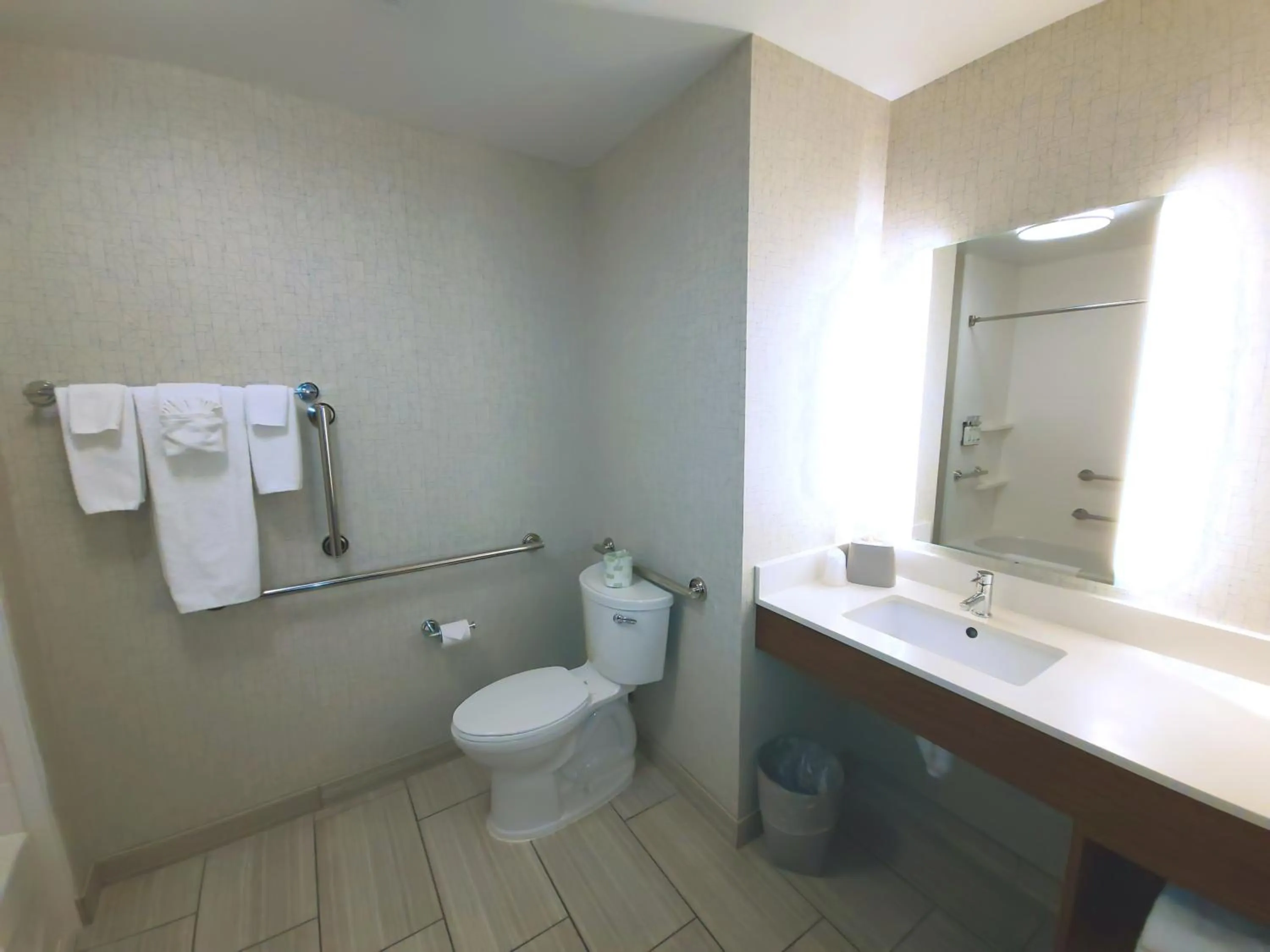 Shower in Holiday Inn Express & Suites - Nebraska City by IHG