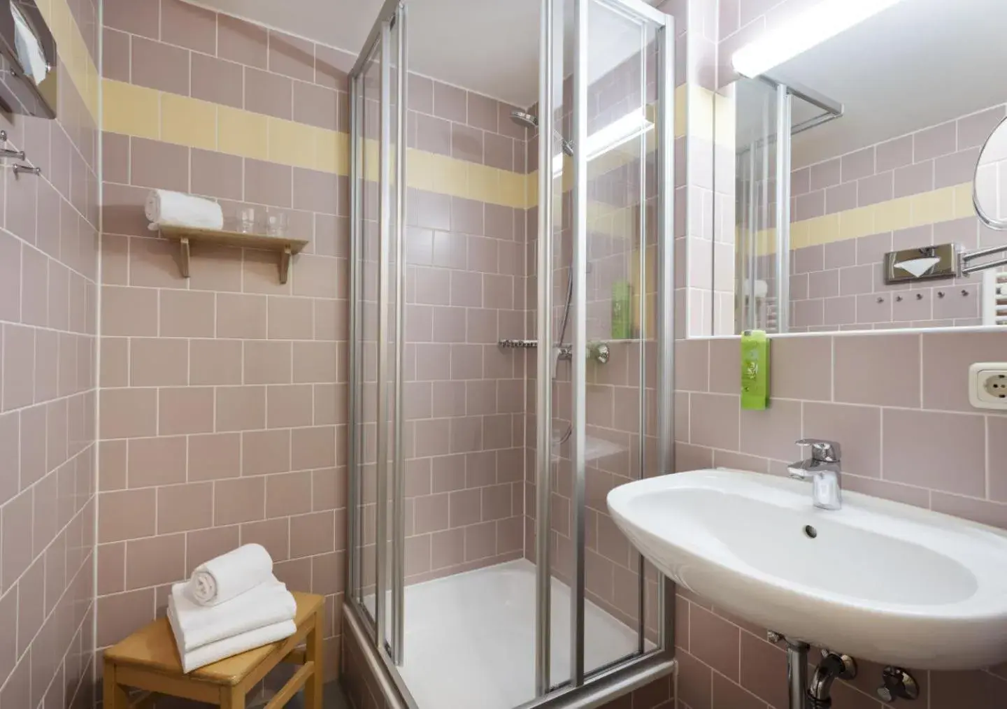 Triple Room in JUFA Hotel Bruck an der Mur - im Weitental Triple Room in JUFA Hotel Bruck an der Mur - im Weitental