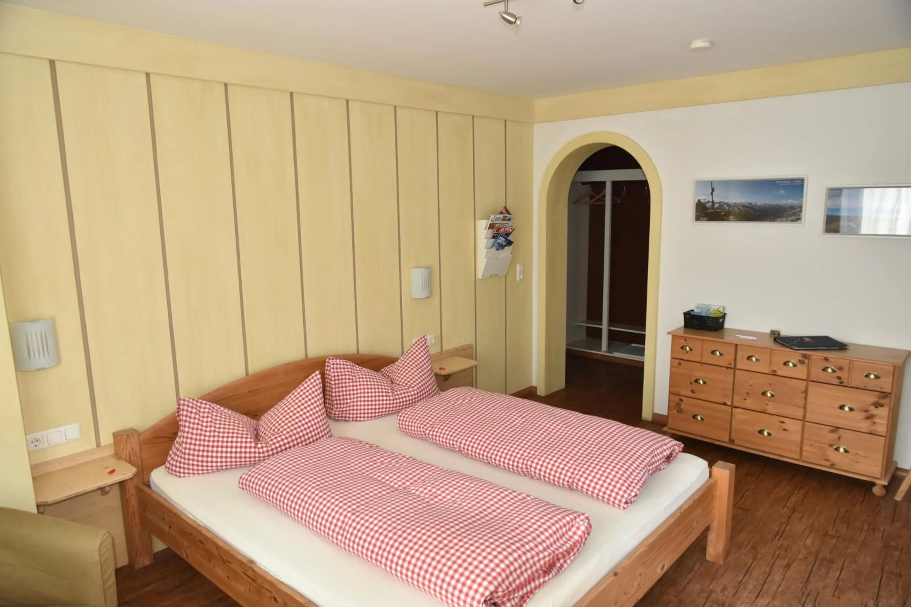 Bed in Alphotel Mittersill