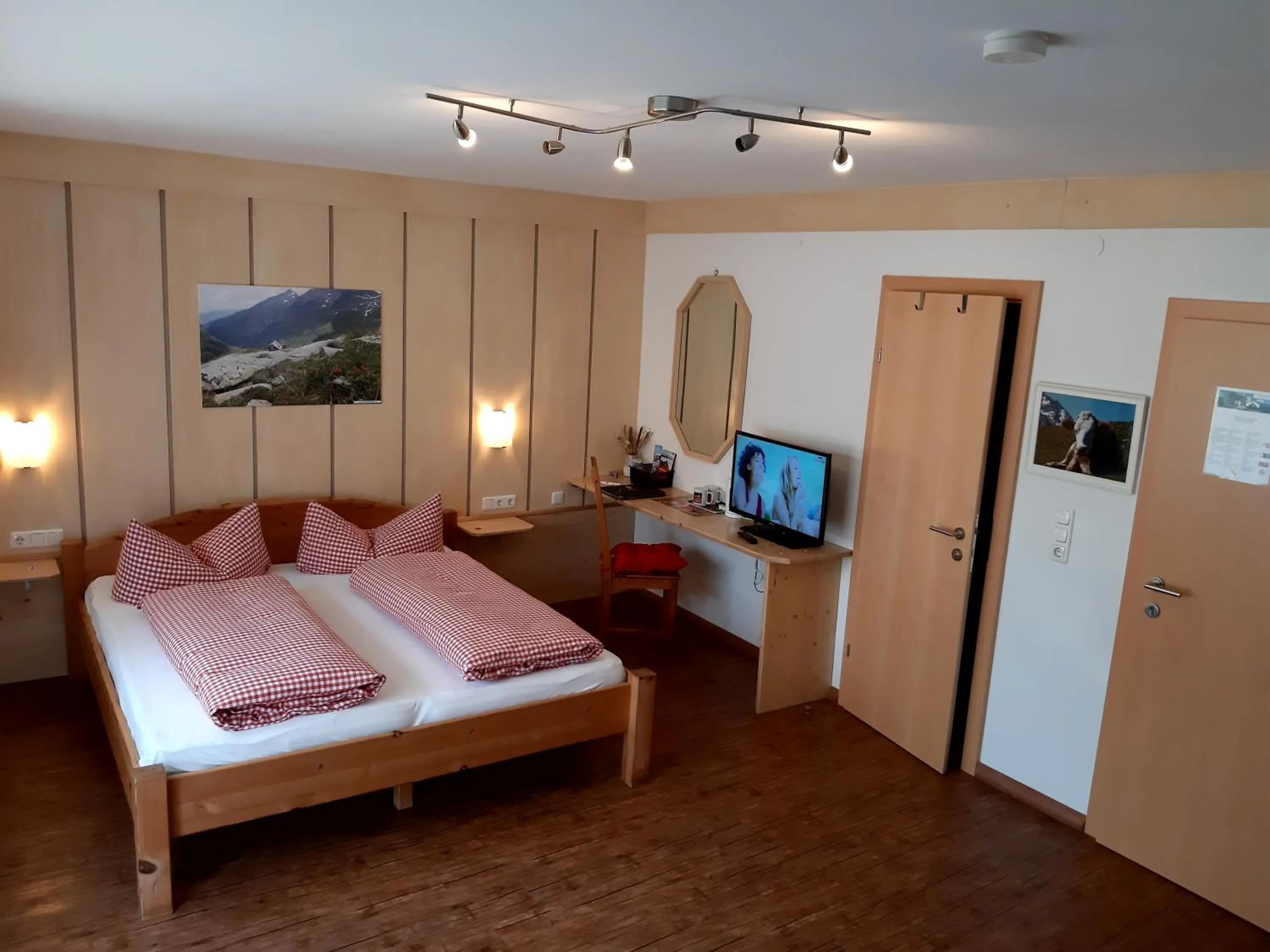 Bed in Alphotel Mittersill