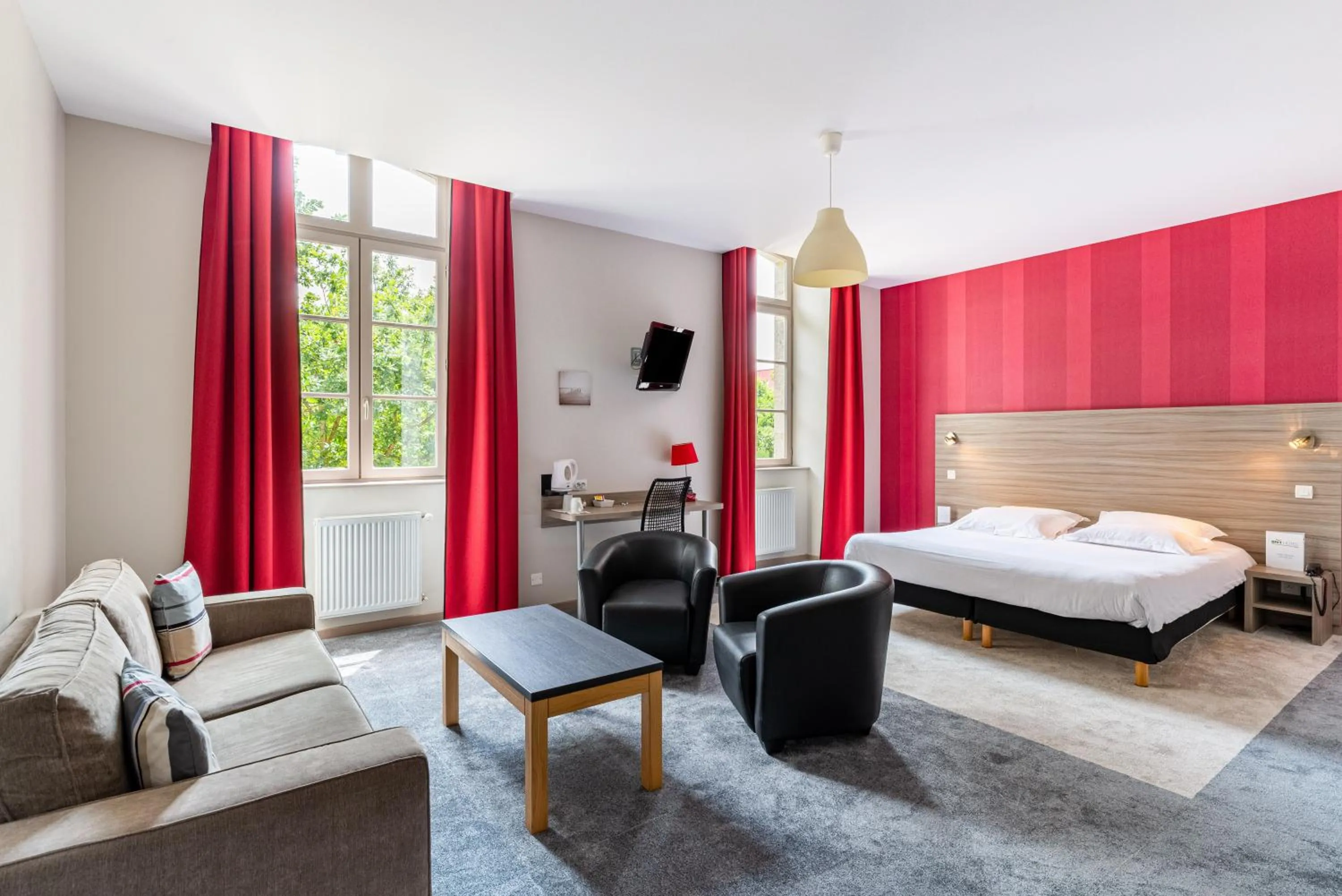 Living room, Bed in Brit Hotel Spa Le Connetable