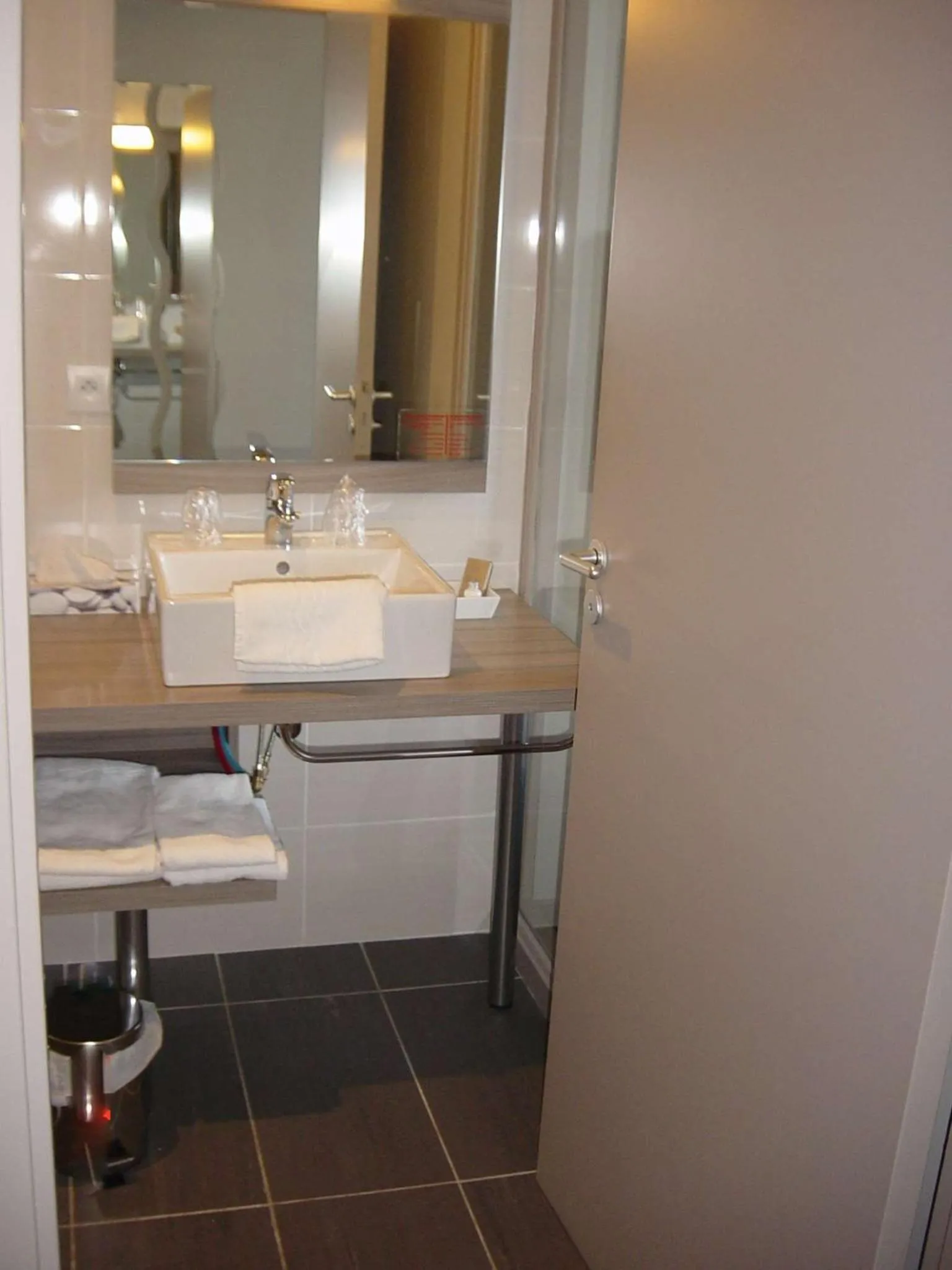 Bathroom in Brit Hotel Spa Le Connetable