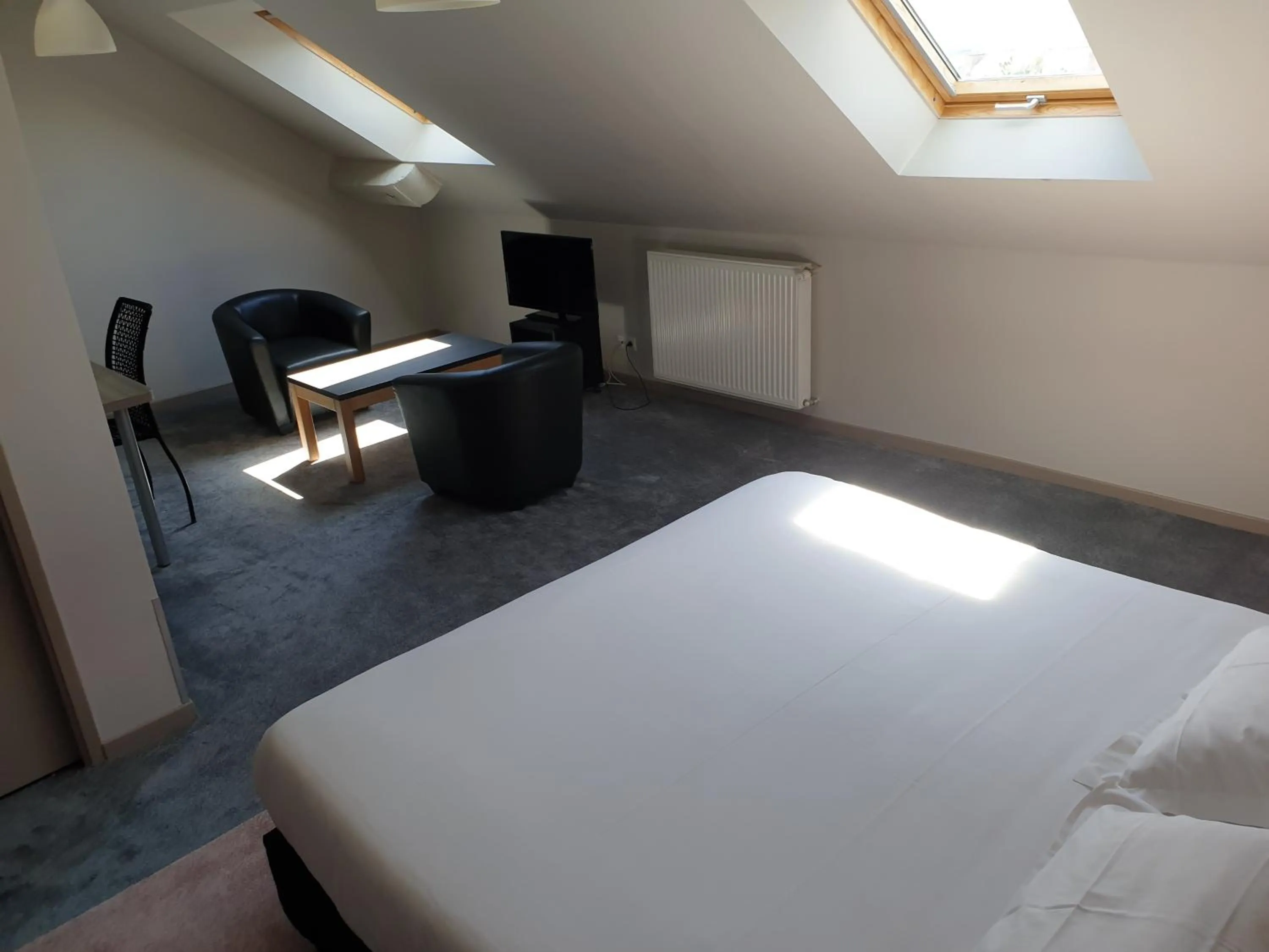 Photo of the whole room, Bed in Brit Hotel Spa Le Connetable