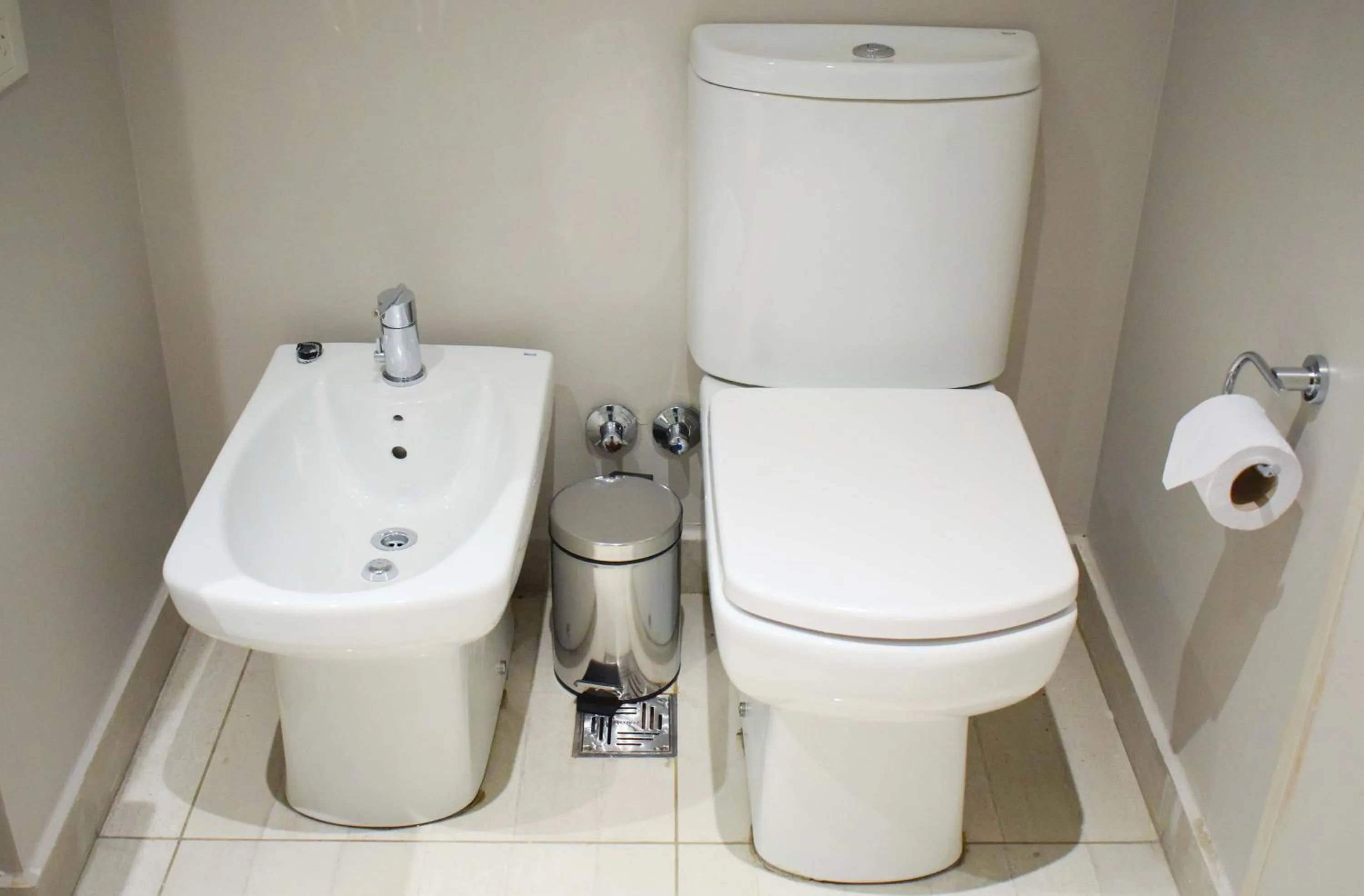 Toilet in Cyan Soho Neuquén Hotel