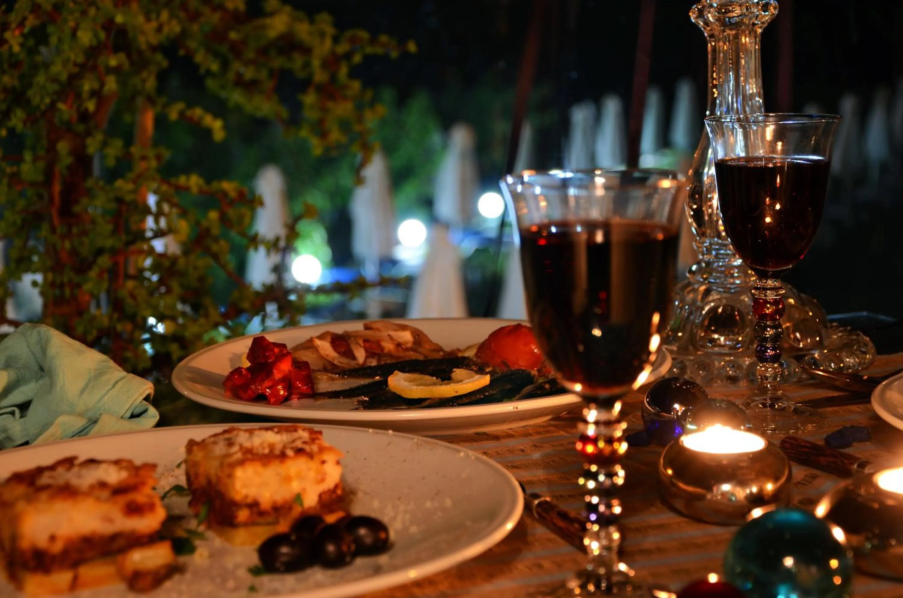 Food in Belussi Beach Hotel & Suites