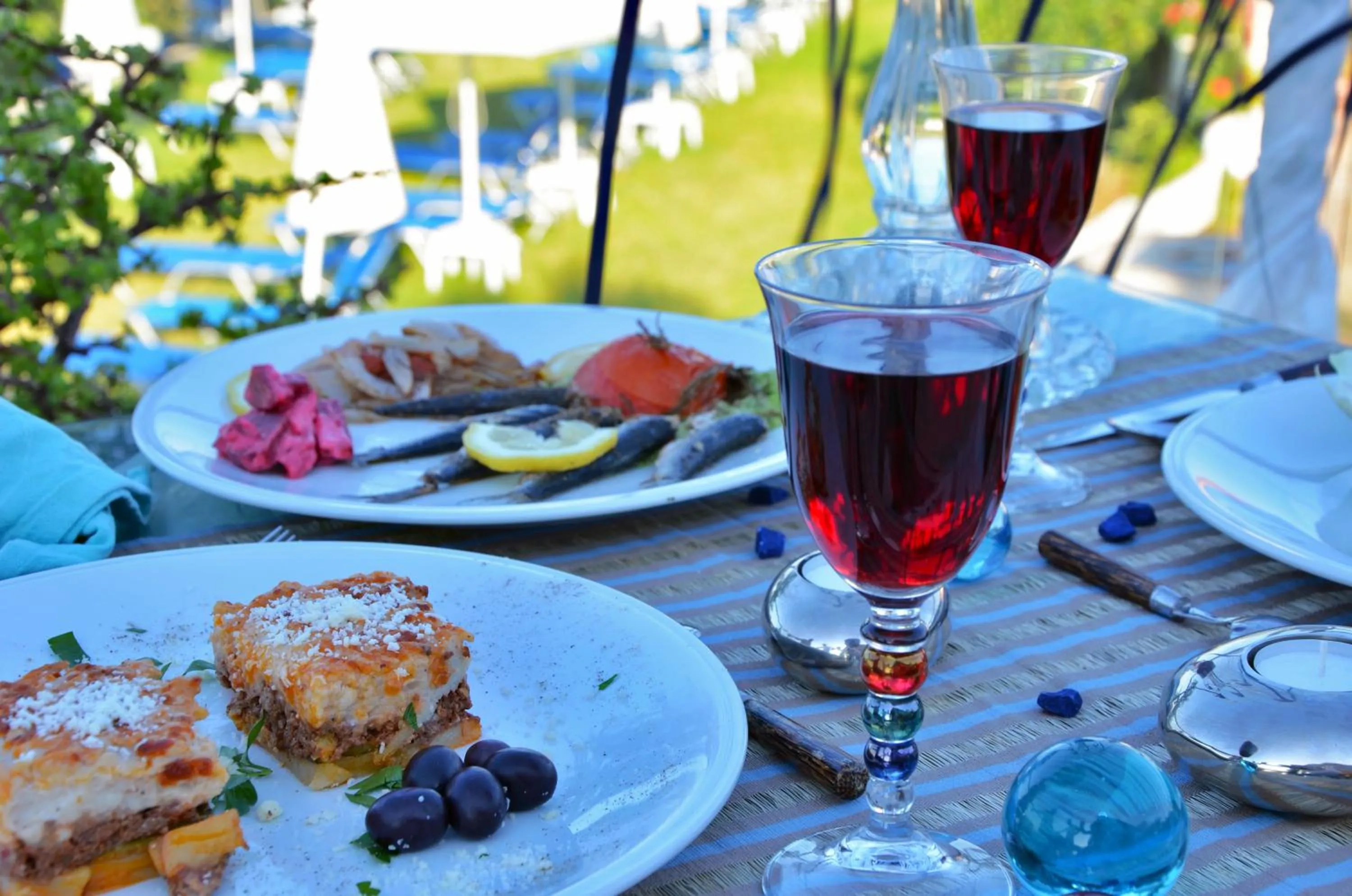 Food in Belussi Beach Hotel & Suites