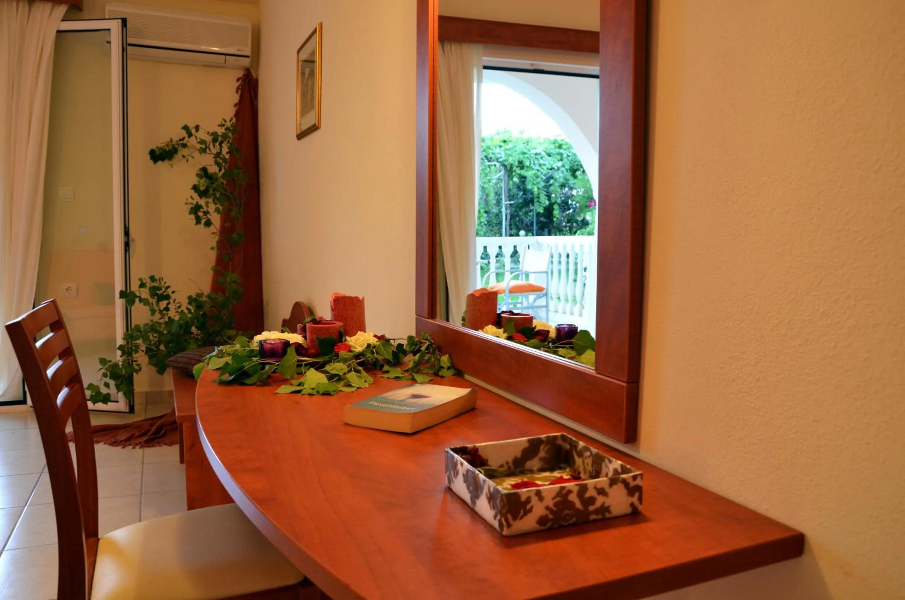 Decorative detail in Belussi Beach Hotel & Suites