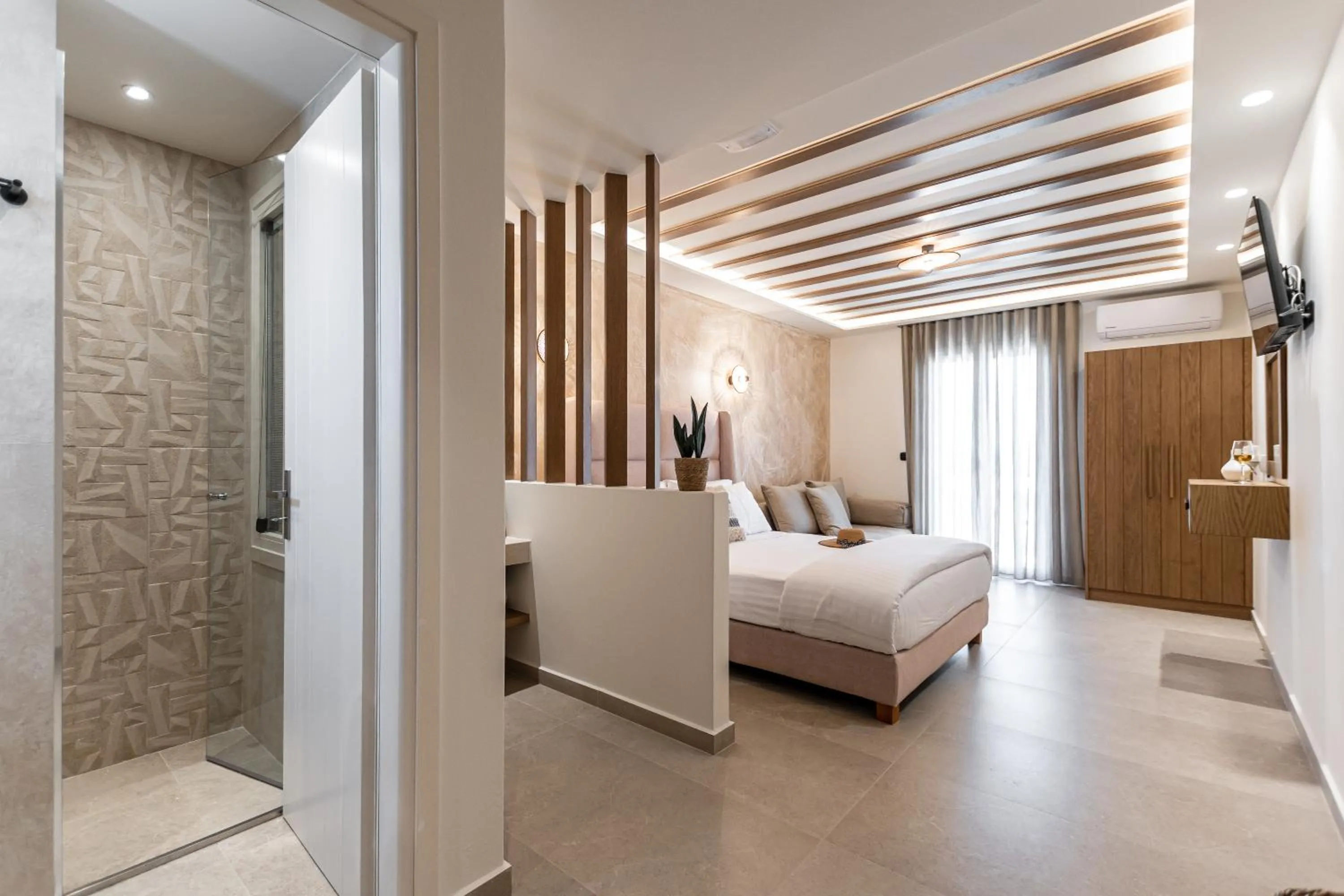 Photo of the whole room, Bed in Perla Hotel