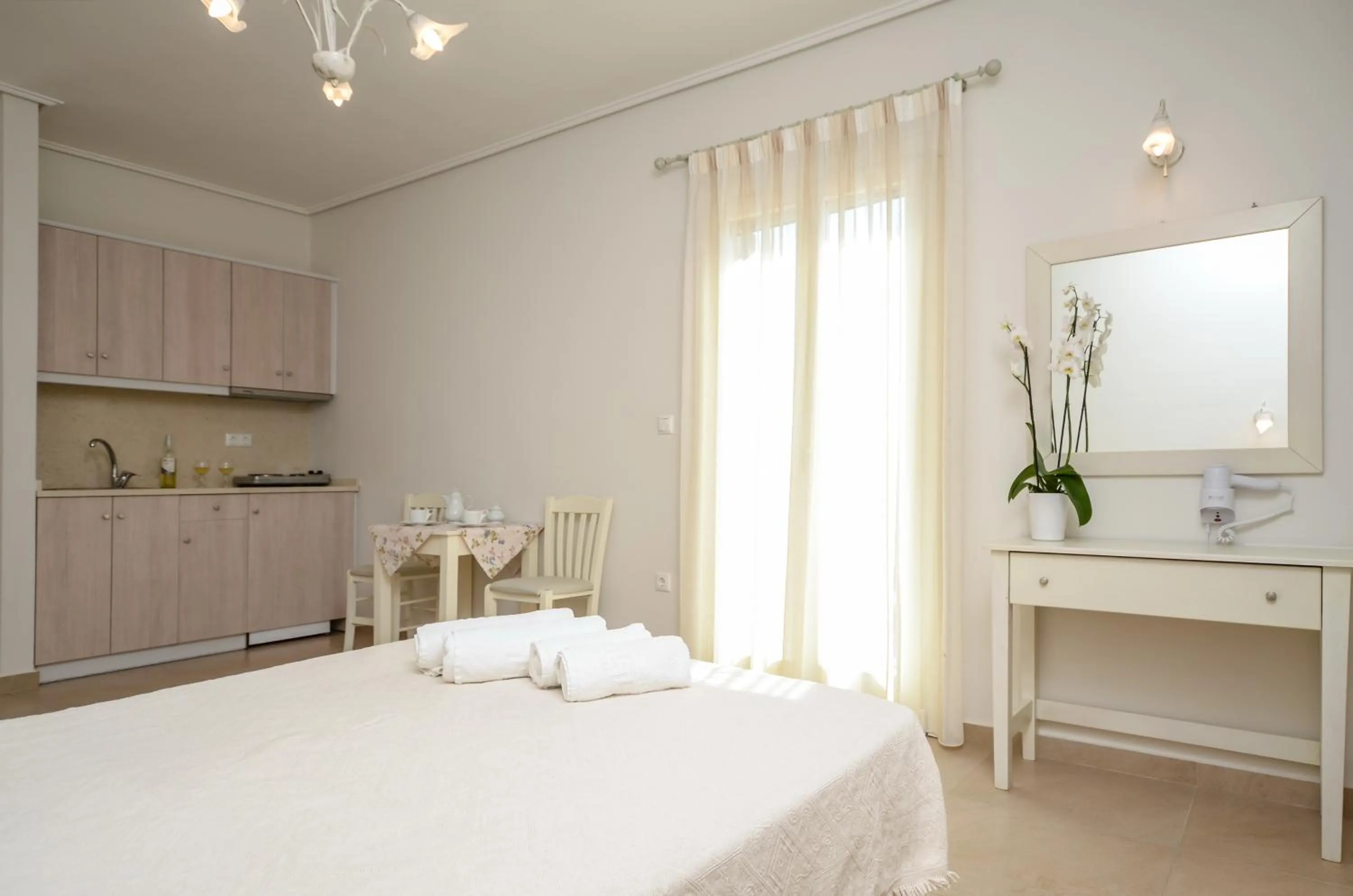 Toilet, Bed in Perla Hotel