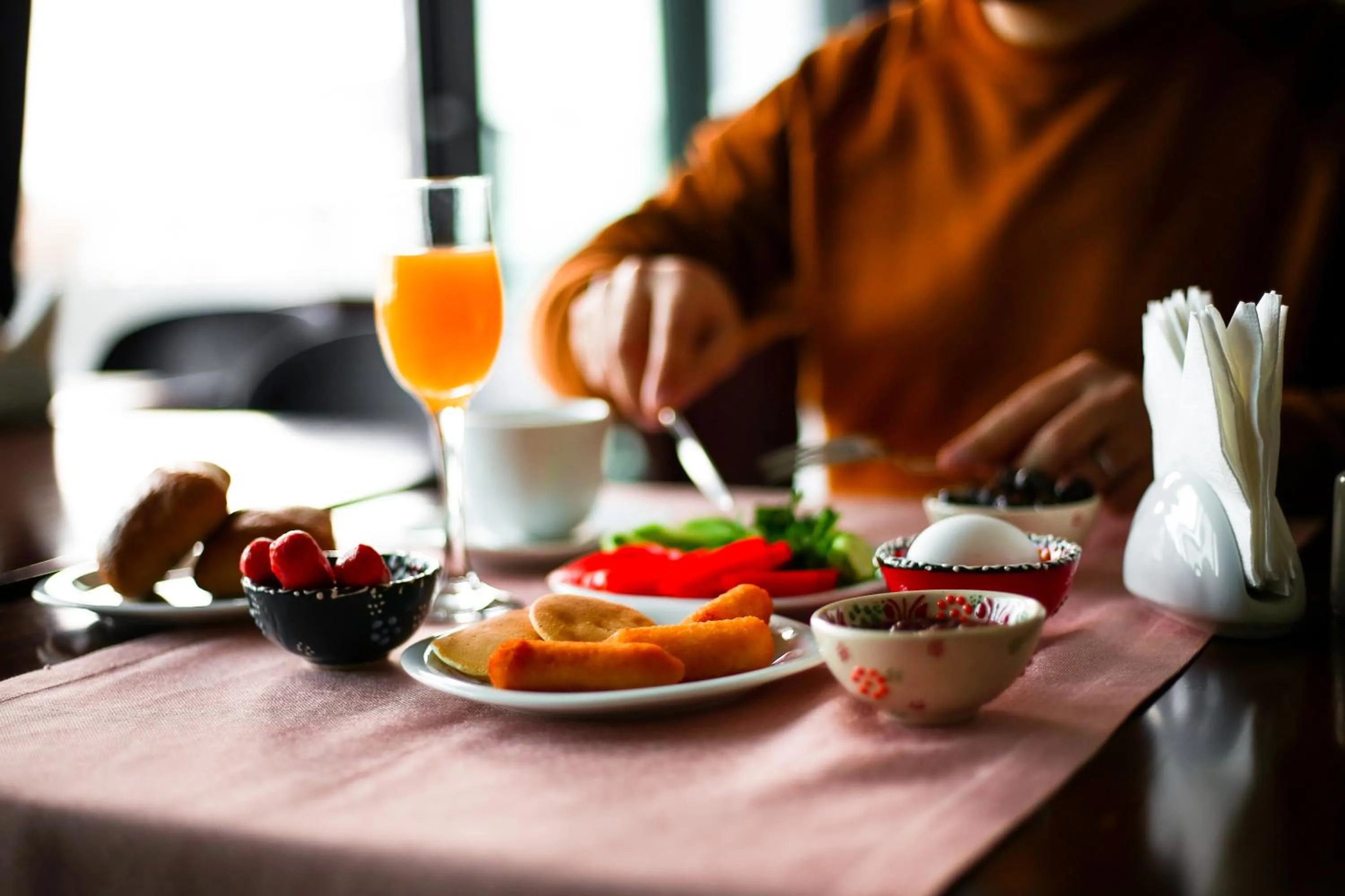 Restaurant/places to eat in Novelty Hotel