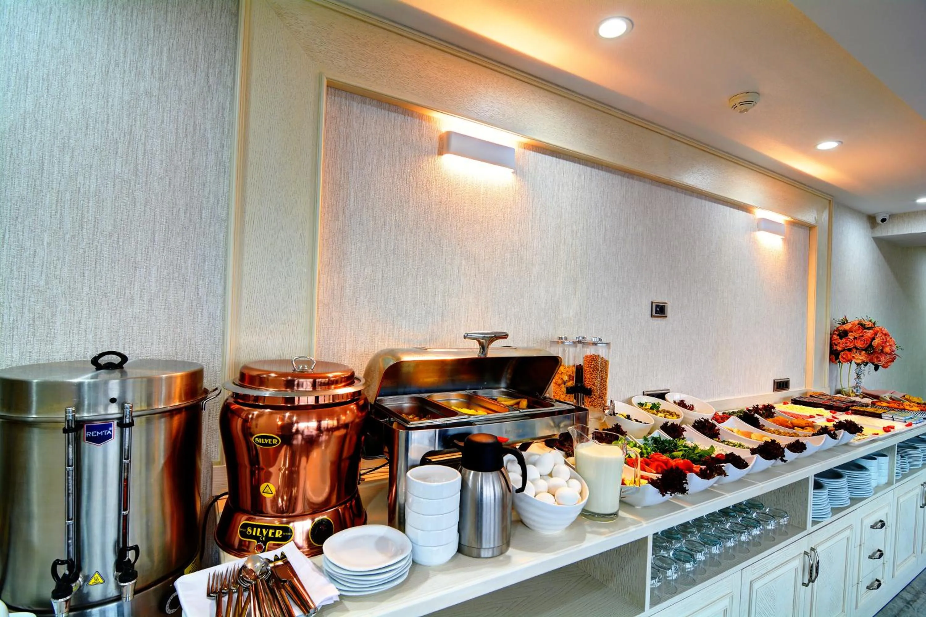 Breakfast in Novelty Hotel