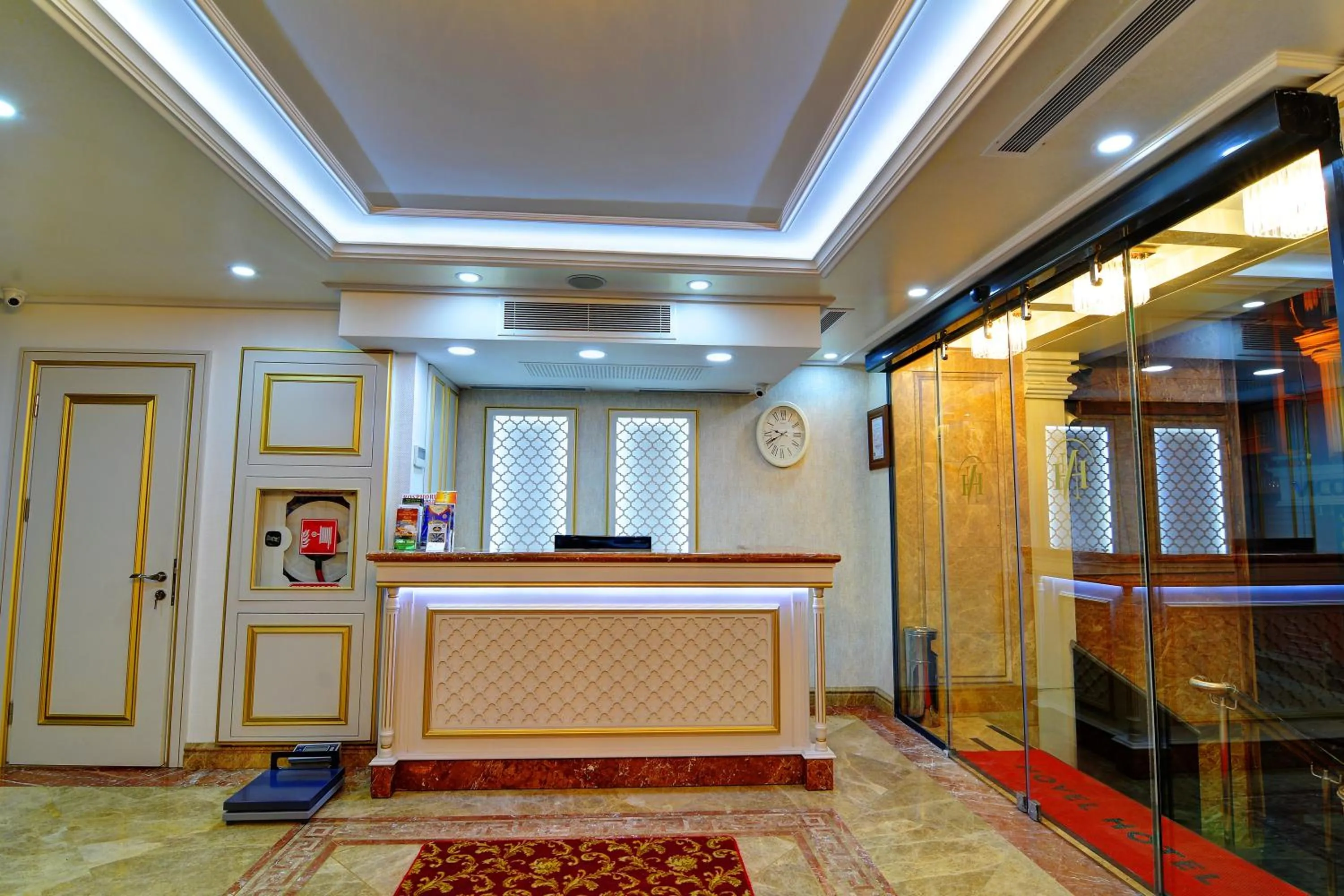 Facade/entrance in Novelty Hotel