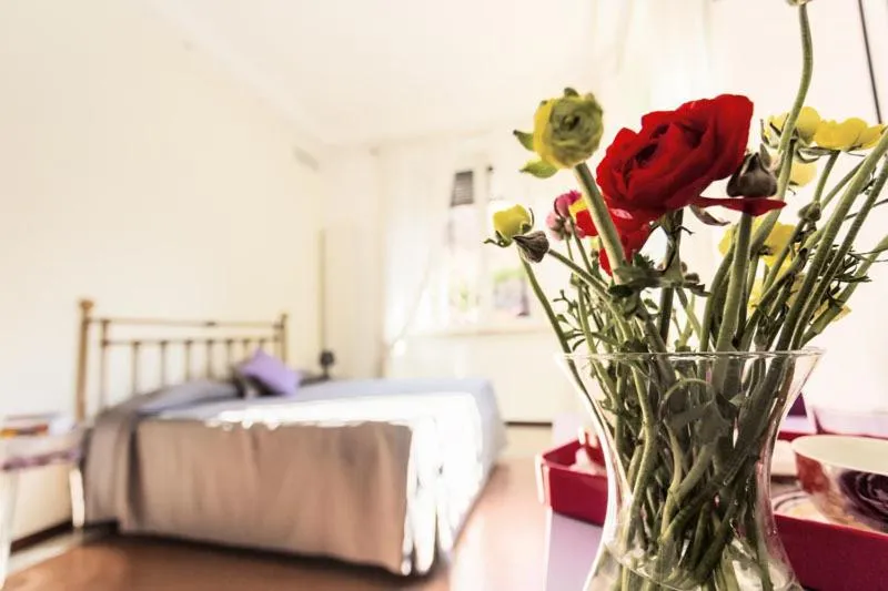 Decorative detail, Bed in Maison Colosseo (Via dei Querceti 24)