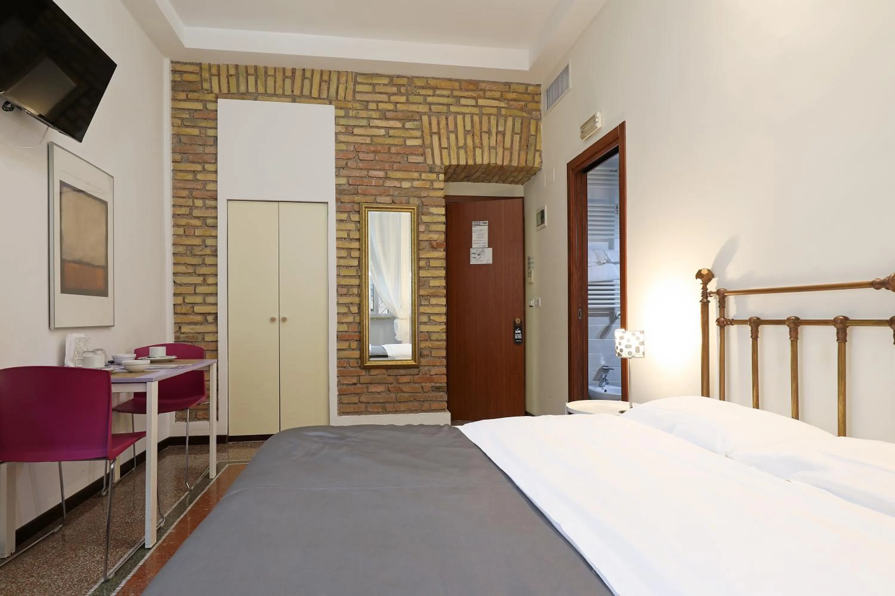 Bed in Maison Colosseo (Via dei Querceti 24)