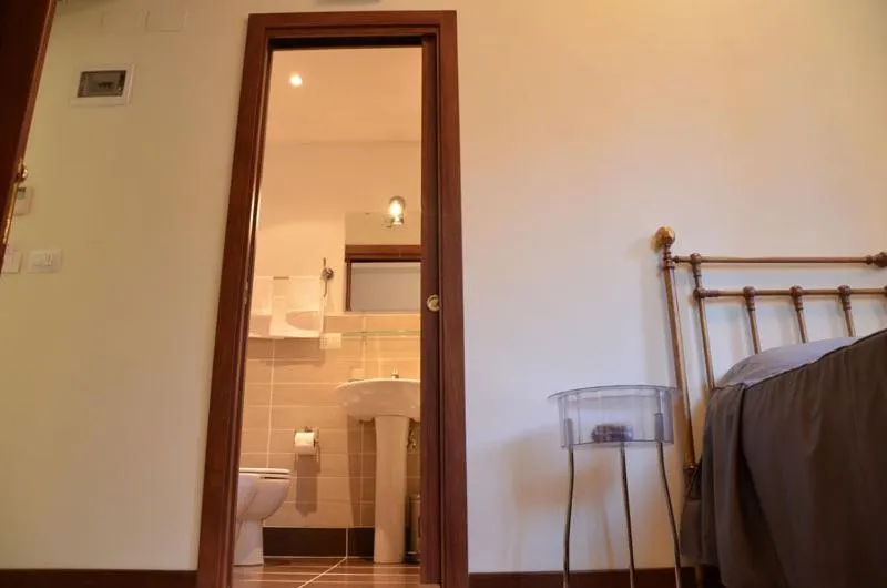 Bathroom in Maison Colosseo (Via dei Querceti 24)