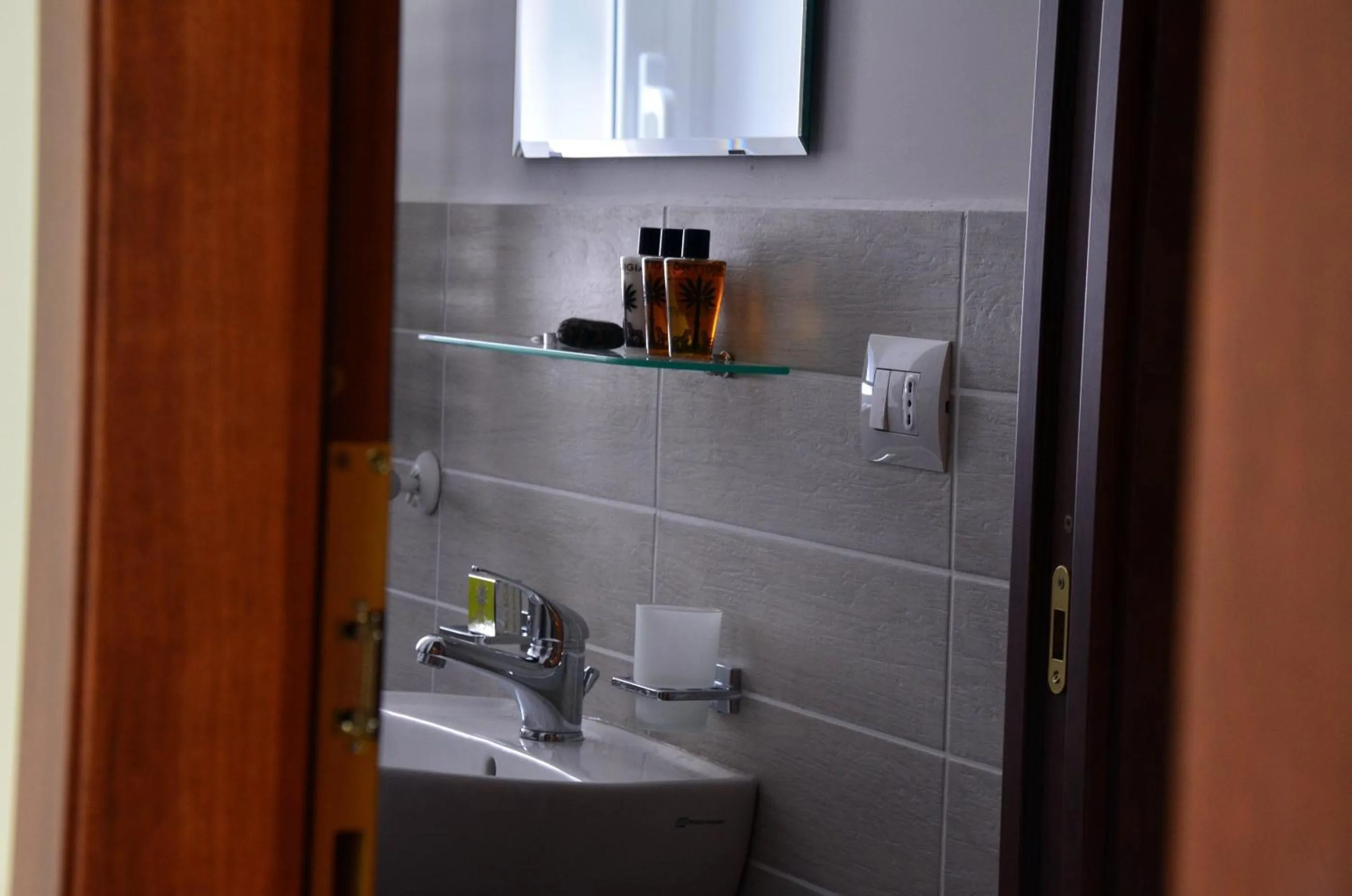Bathroom in Maison Colosseo (Via dei Querceti 24)