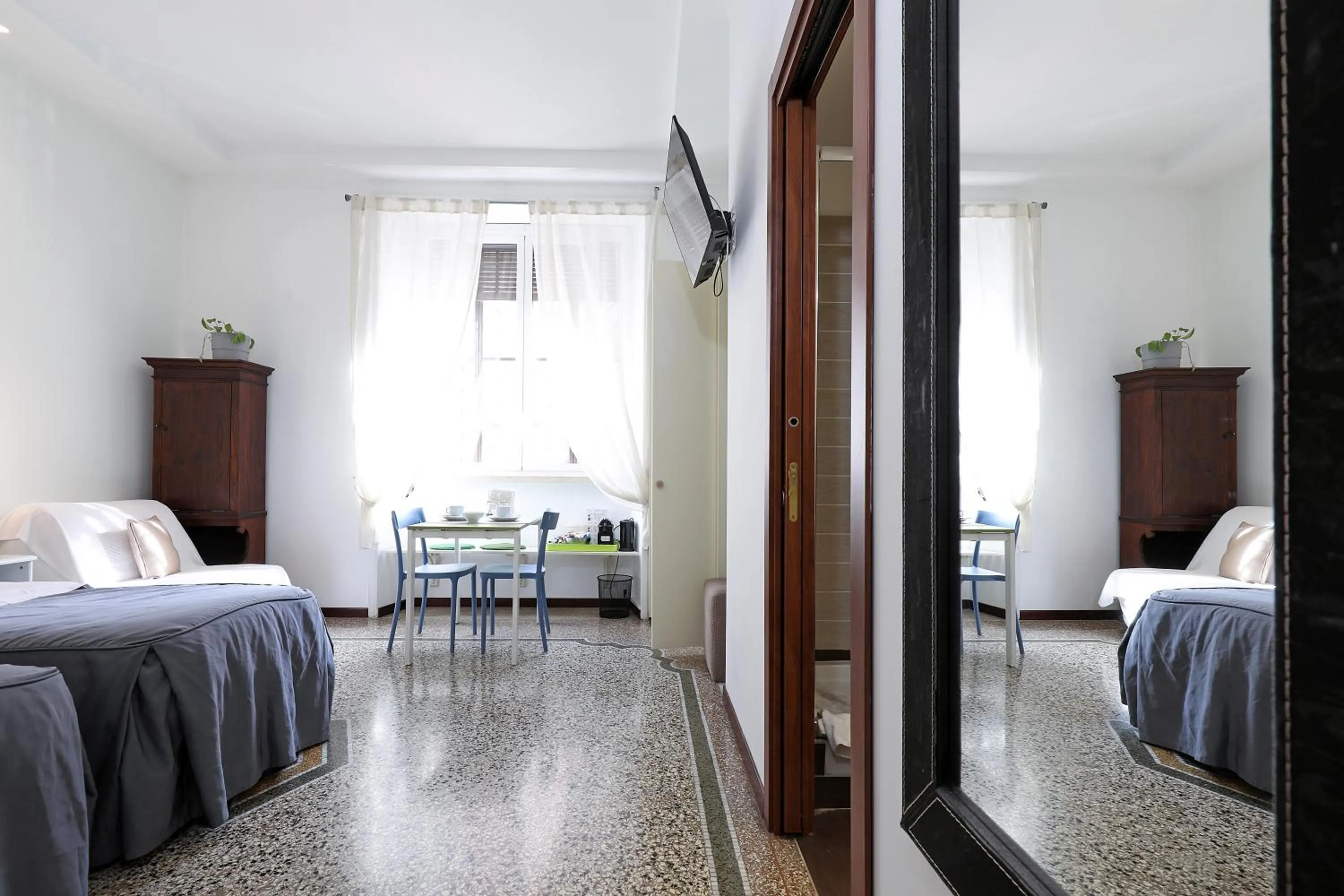 Bed in Maison Colosseo (Via dei Querceti 24)