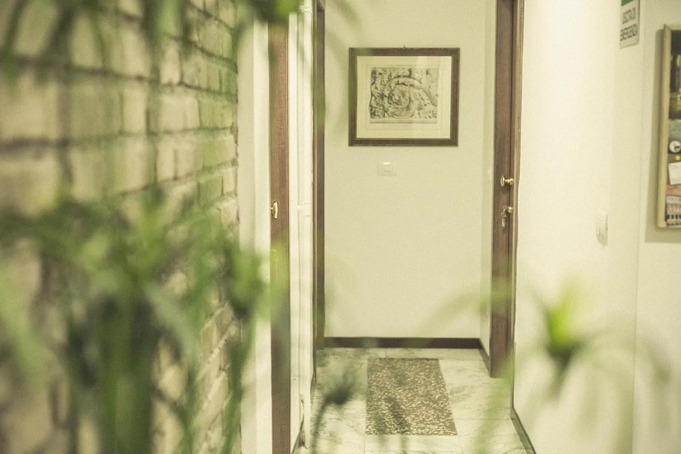 Decorative detail in Maison Colosseo (Via dei Querceti 24)