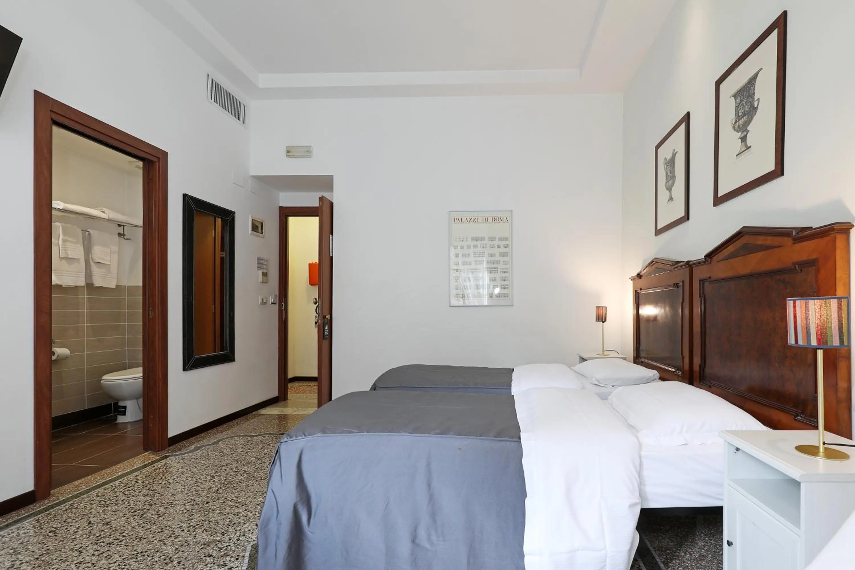 Bed in Maison Colosseo (Via dei Querceti 24)