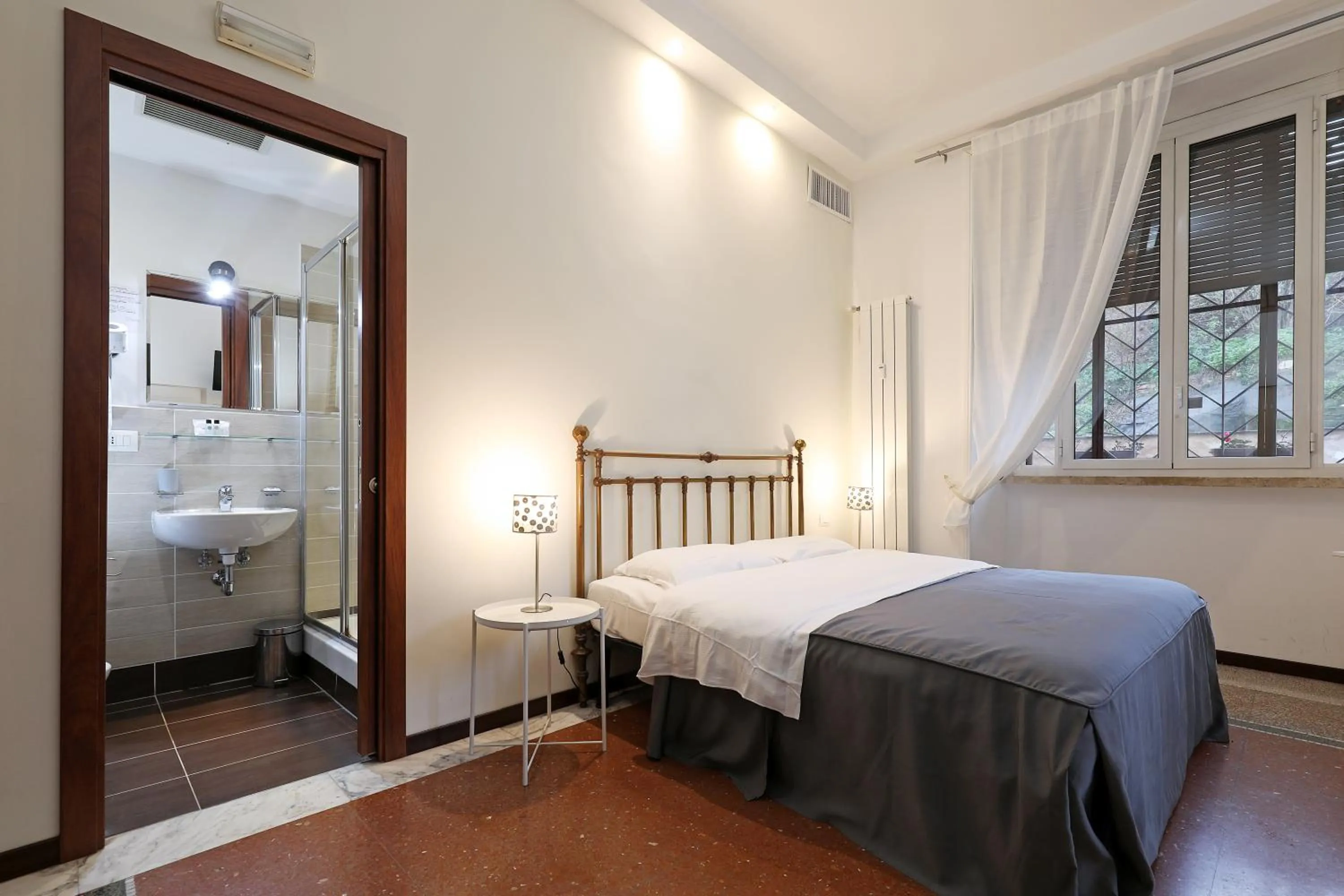 Bed in Maison Colosseo (Via dei Querceti 24)