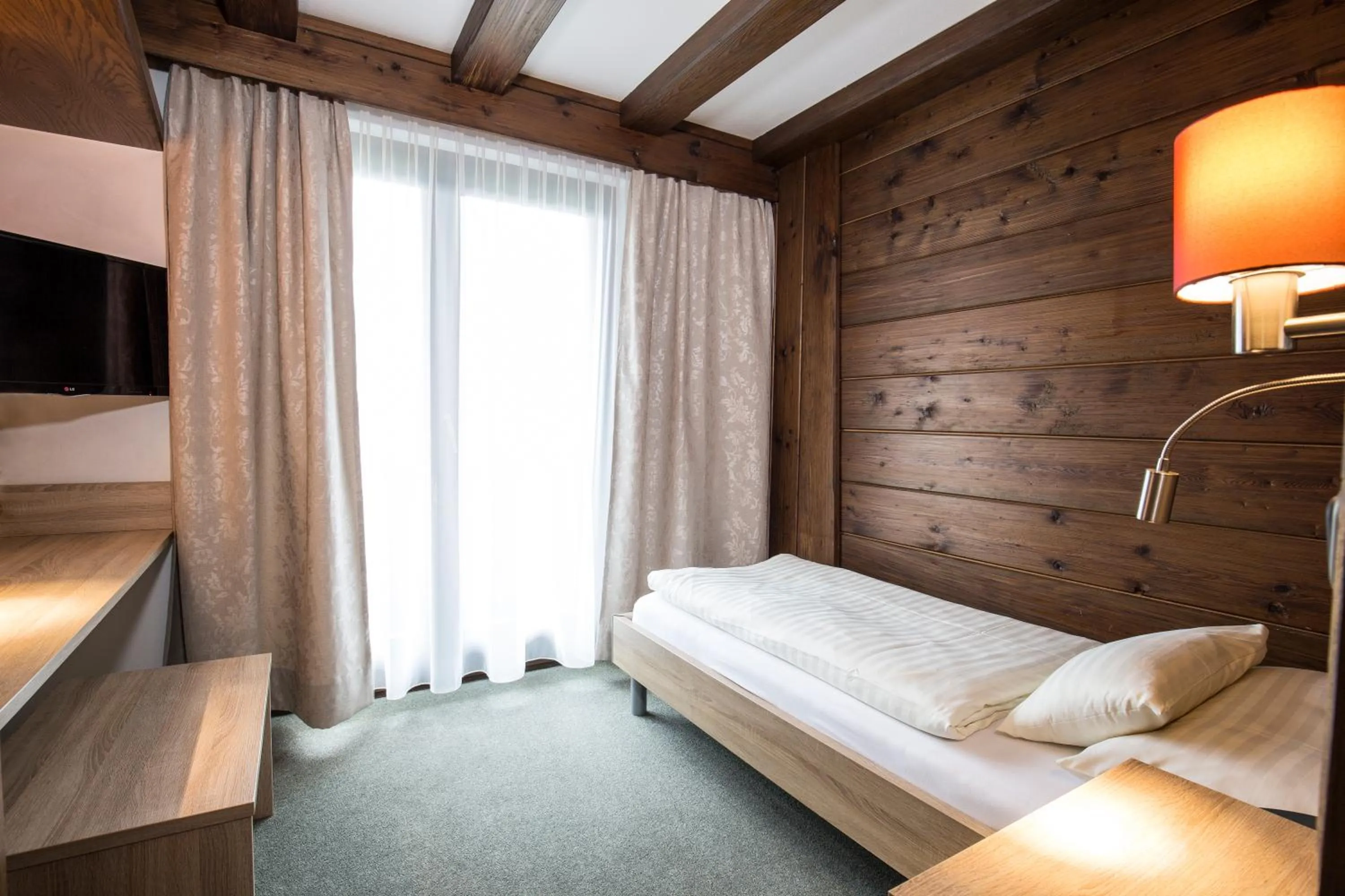 Bedroom, Bed in Hotel Altmünsterhof