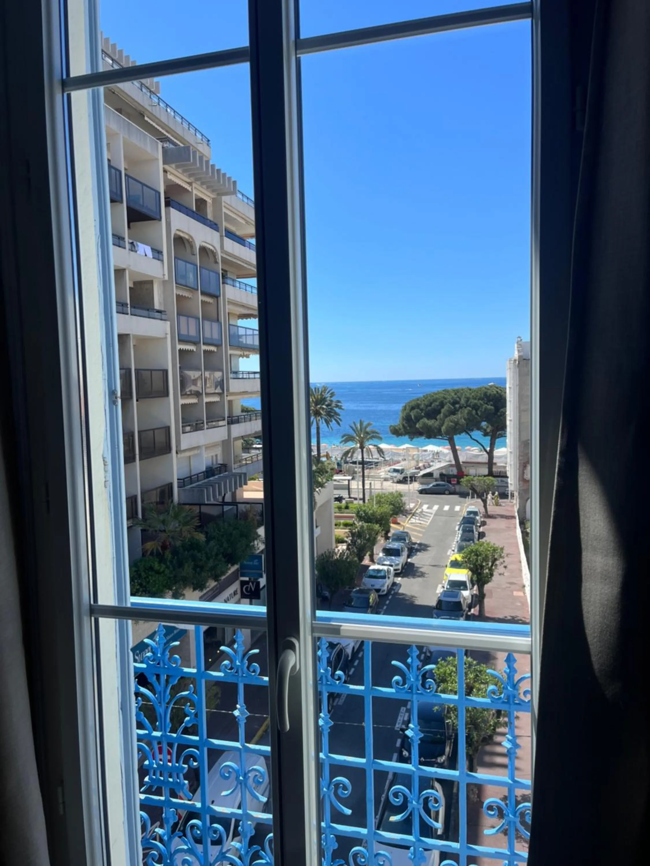 Sea view in Hôtel Eden - La Baigneuse