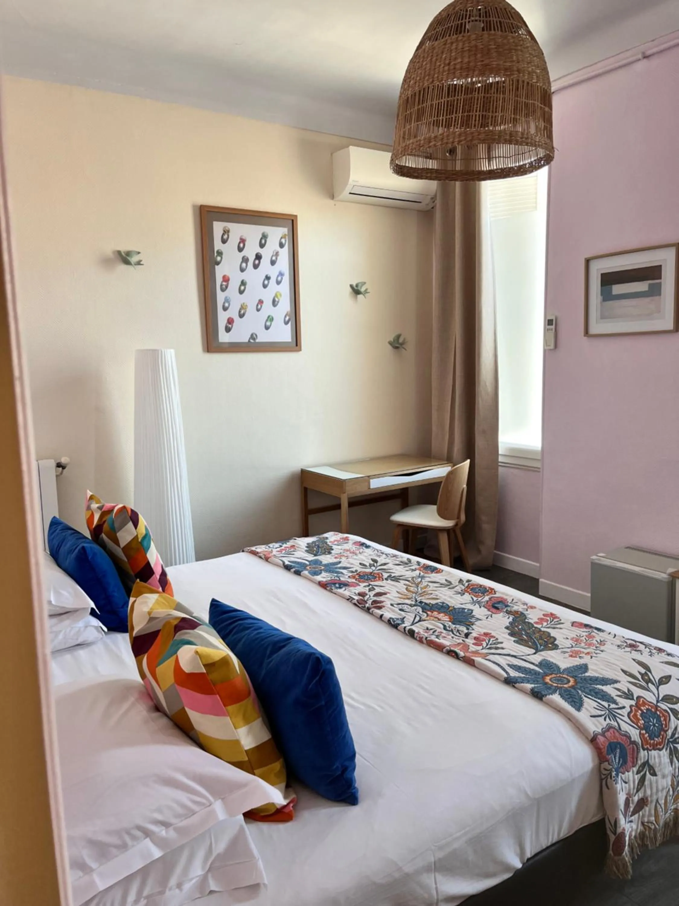 Bedroom, Bed in Hôtel Eden - La Baigneuse