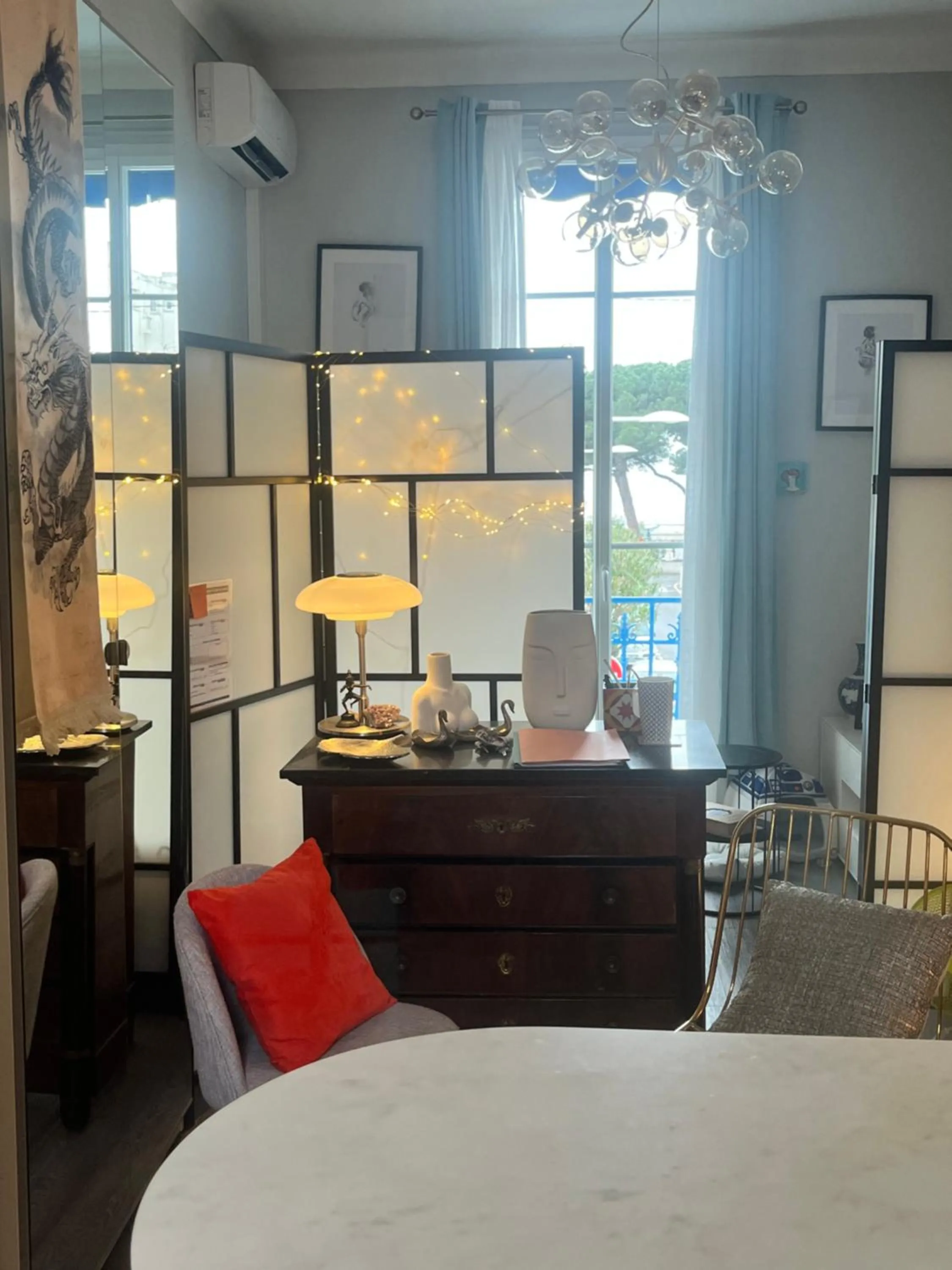 Lobby or reception, Bed in Hôtel Eden - La Baigneuse