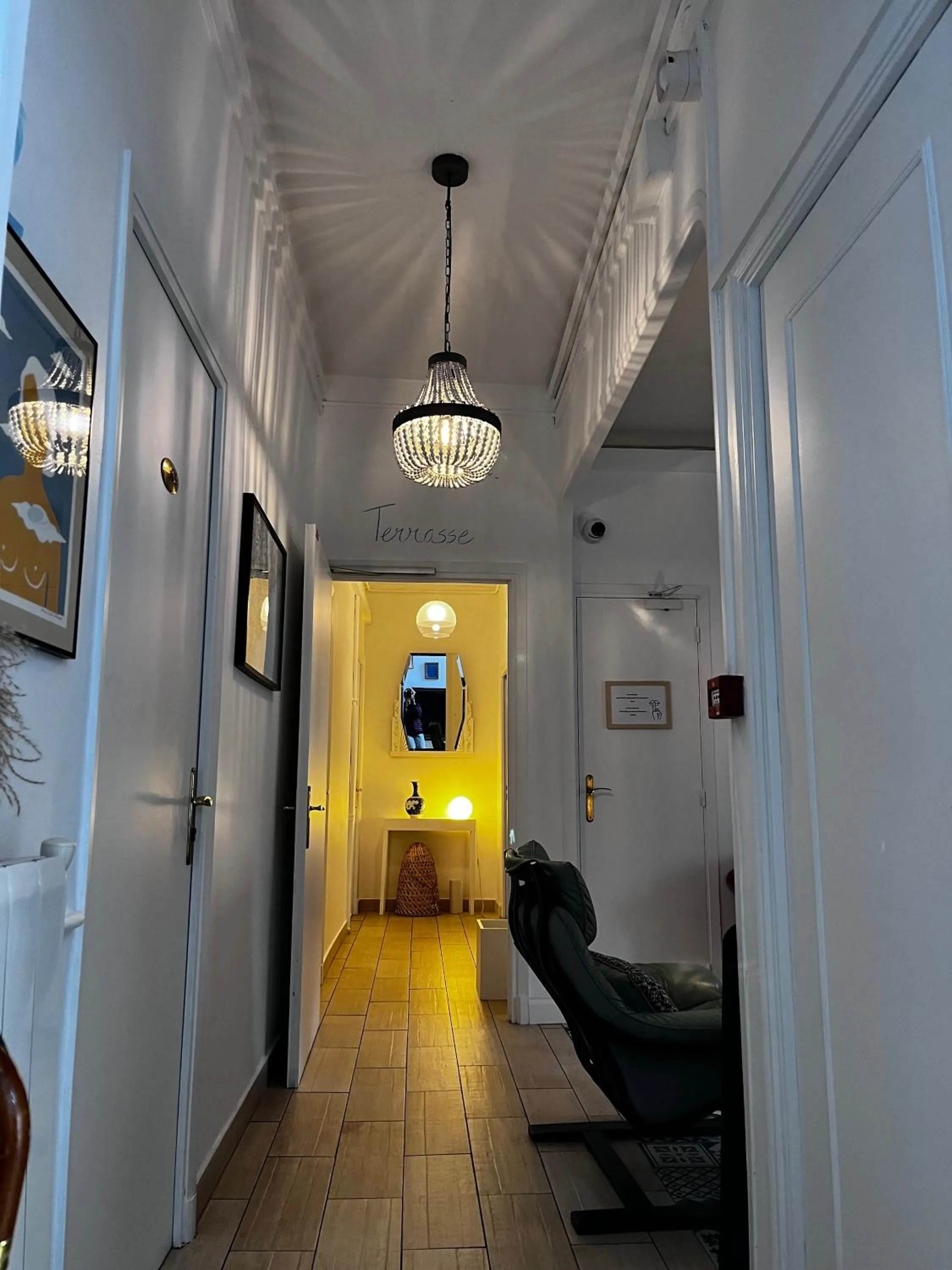 Property building in Hôtel Eden - La Baigneuse