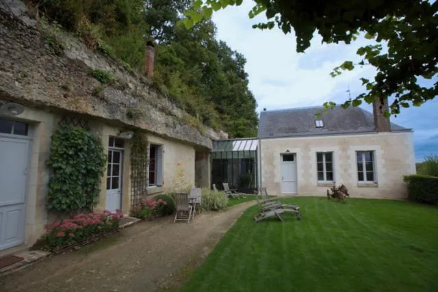 Garden view in Château de Nazelles Amboise