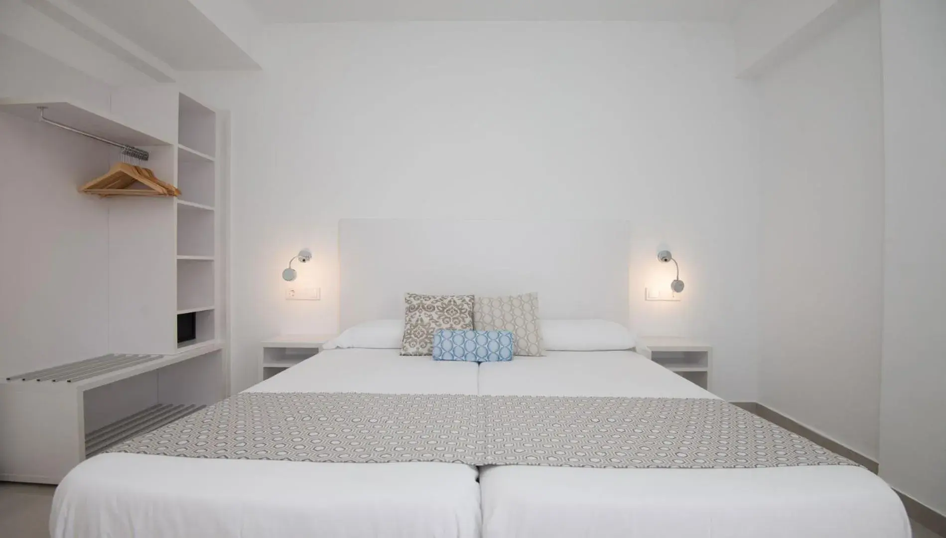 Triple Room in Hotel Chevy & Suites Triple Room in Hotel Chevy & Suites