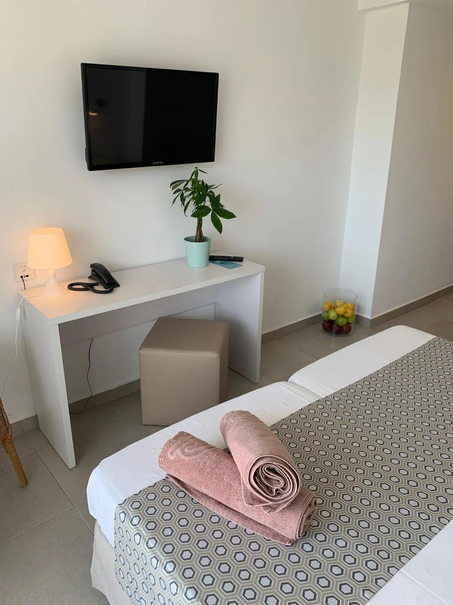 Bedroom, Bed in Hotel Chevy & Suites