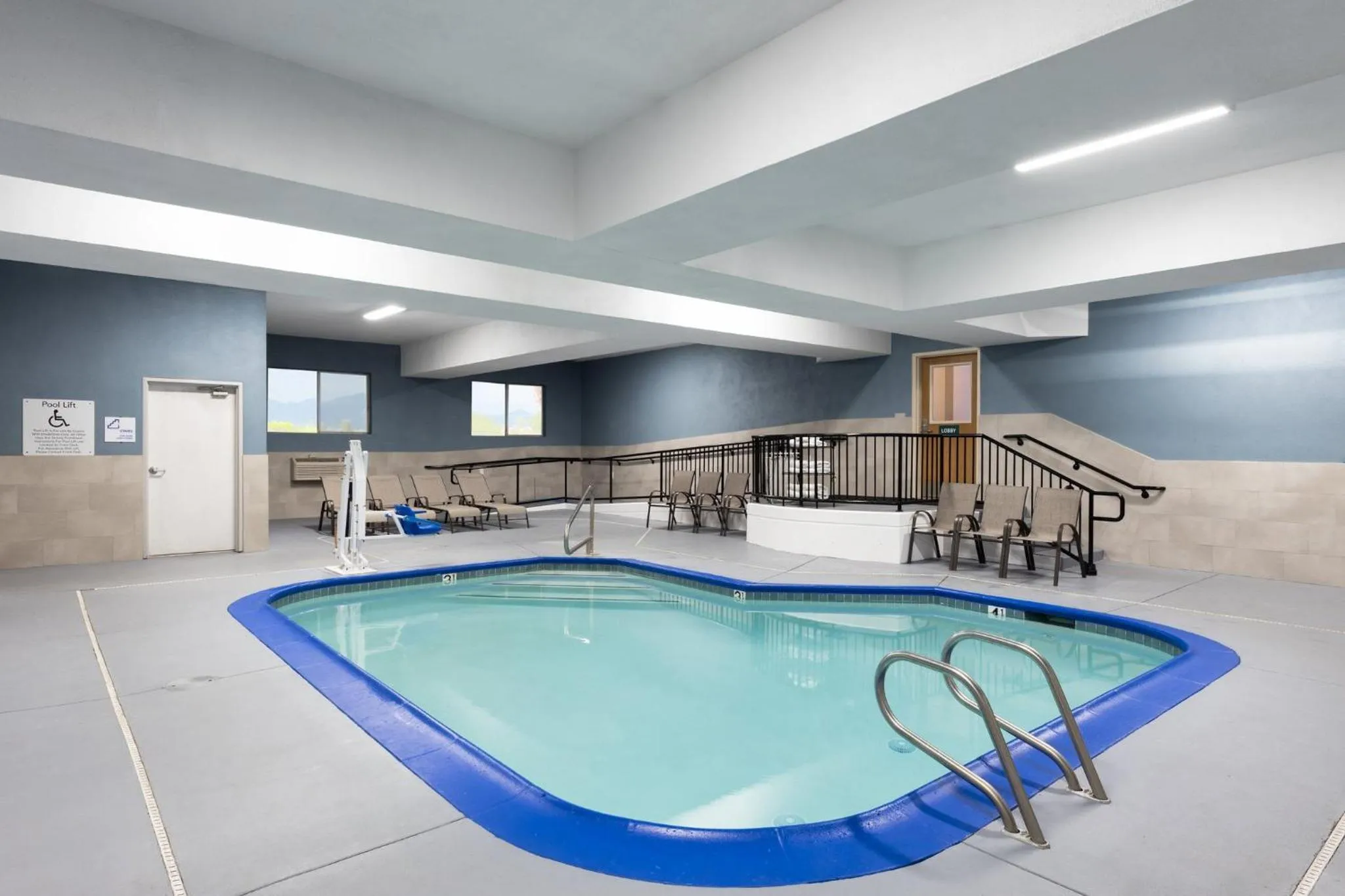 Swimming pool in Holiday Inn Express Redding North by IHG