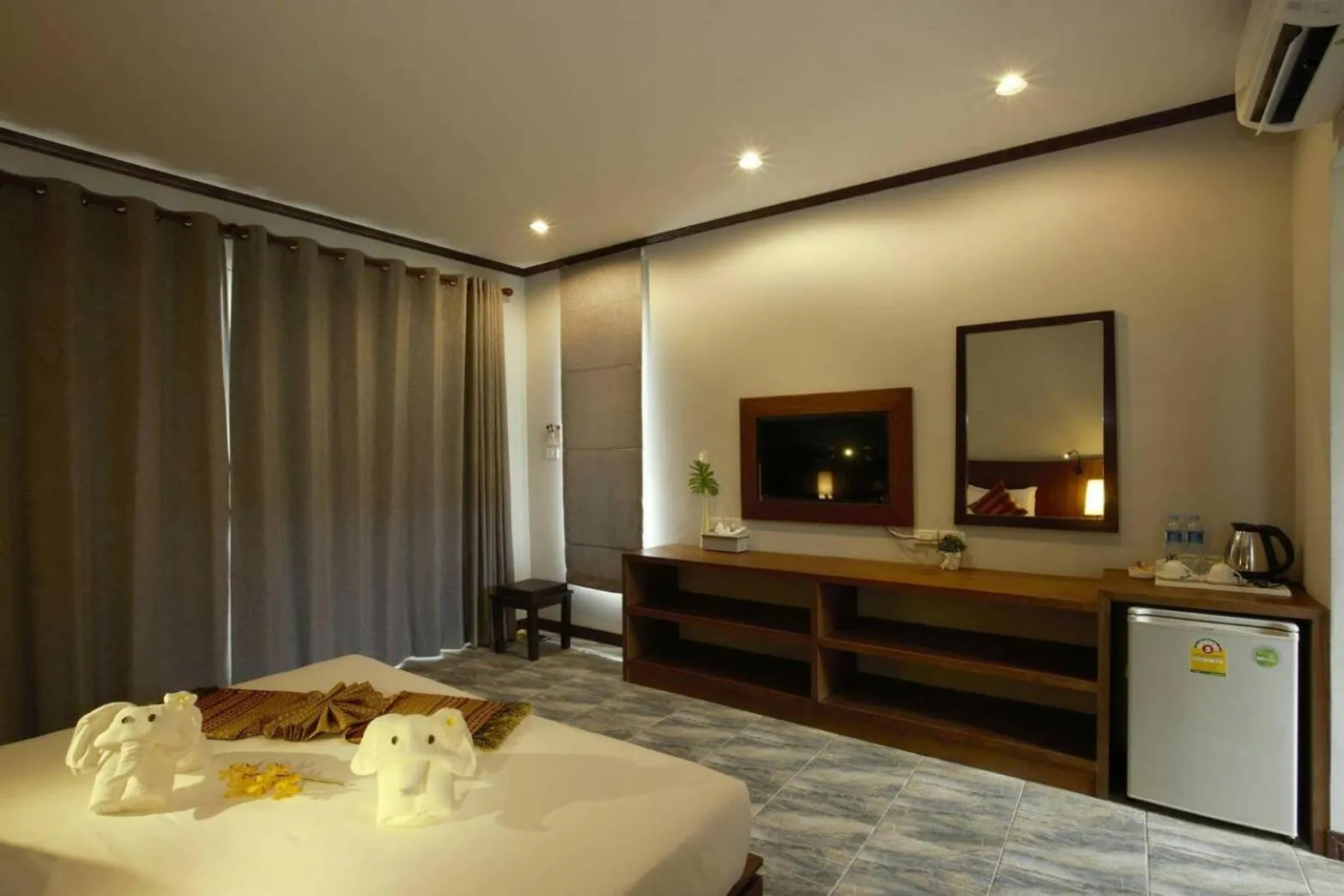TV and multimedia, Bed in Khaolak Mountain View