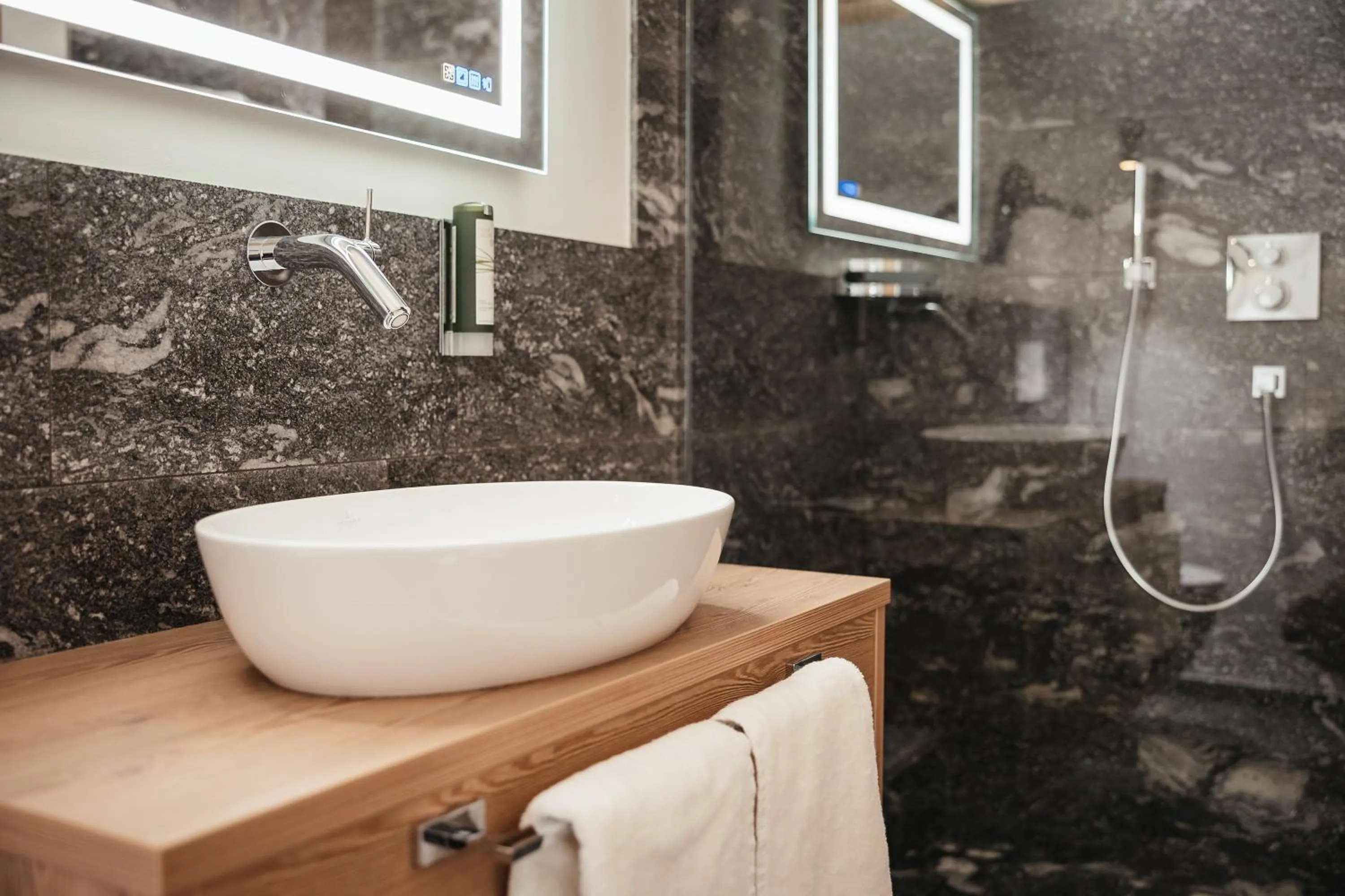 Shower in Residence Villa Trieste