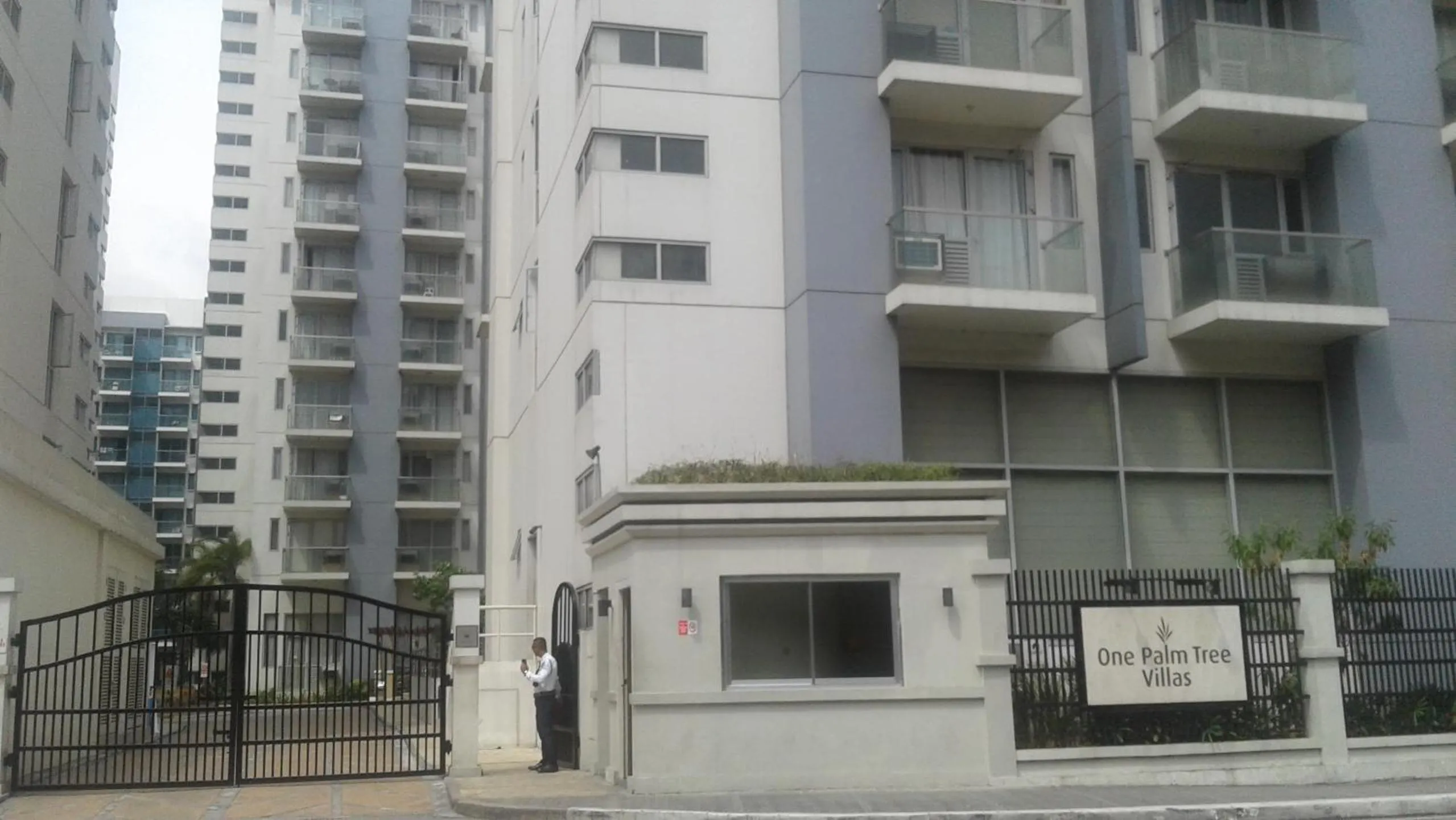 One Palm Tree Apartments