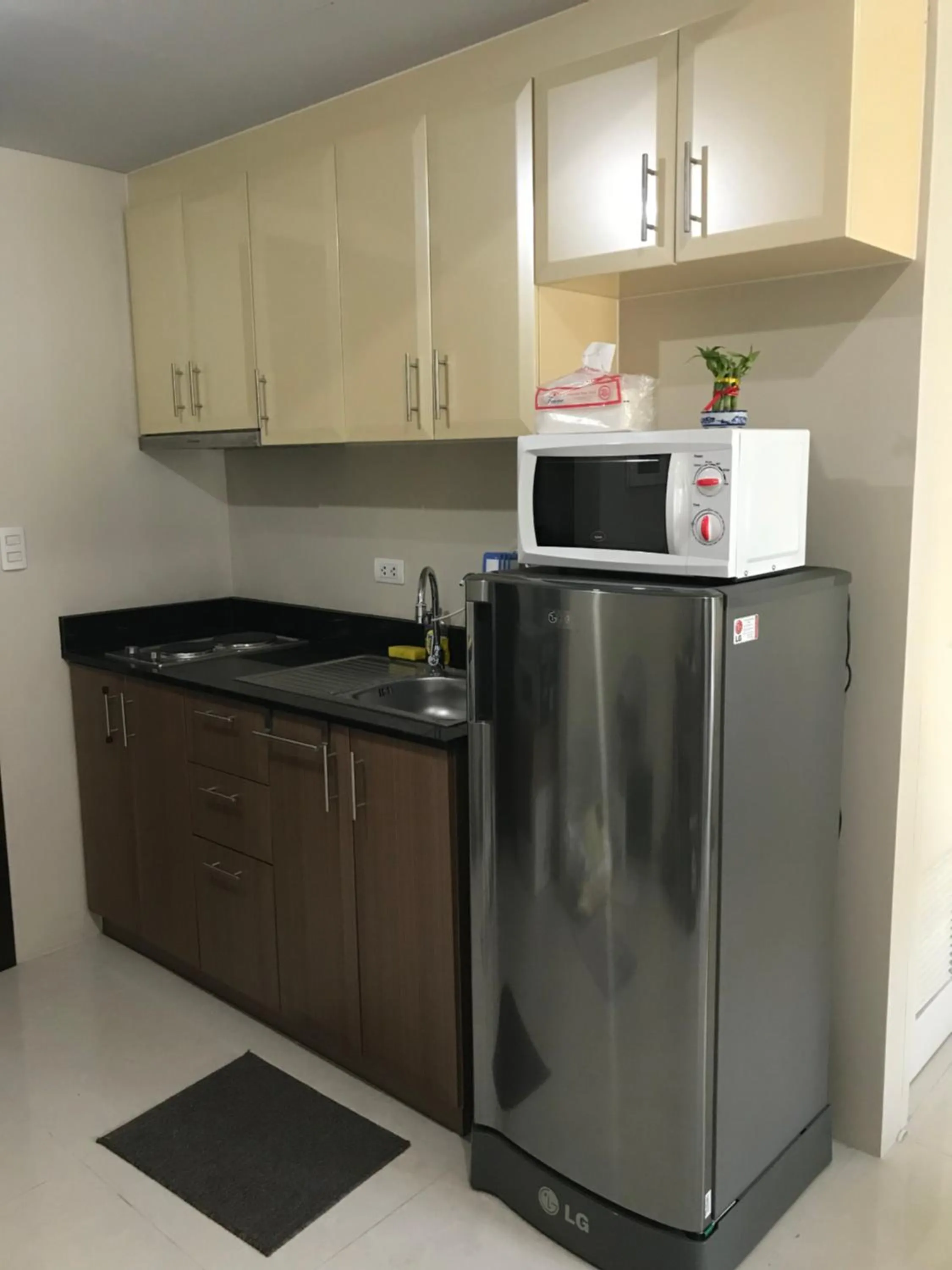 One Palm Tree Apartments