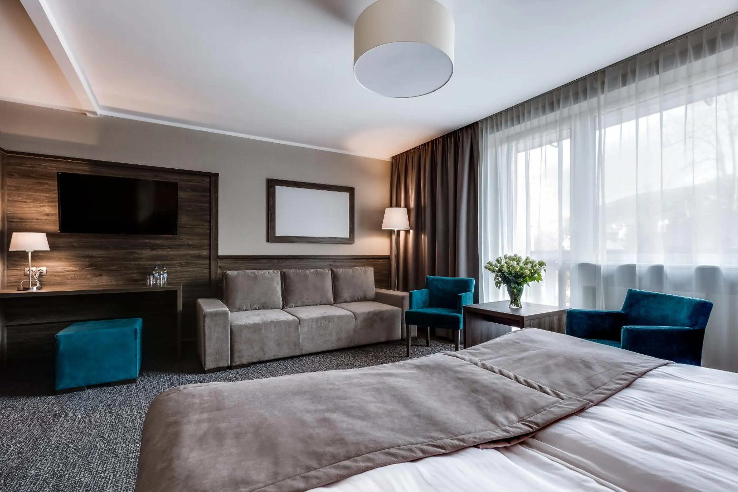 Seating area, Bed in Hotel Konradówka Wellness & SPA - 300 metrów do centrum