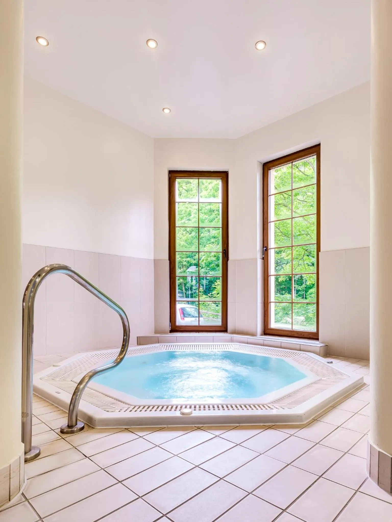 Hot Tub in Hotel Konradówka Wellness & SPA - 300 metrów do centrum