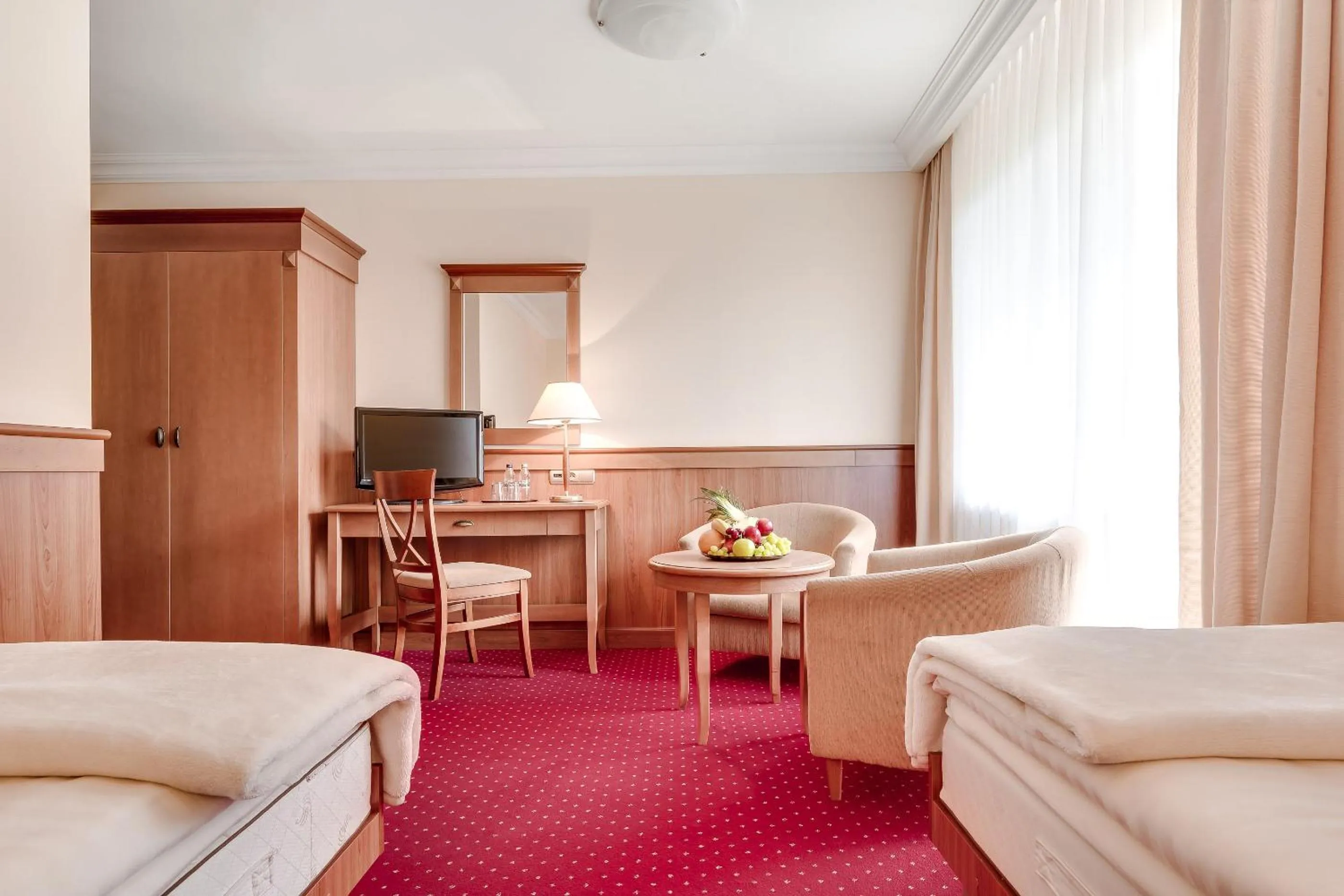 Seating area, Bed in Hotel Konradówka Wellness & SPA - 300 metrów do centrum