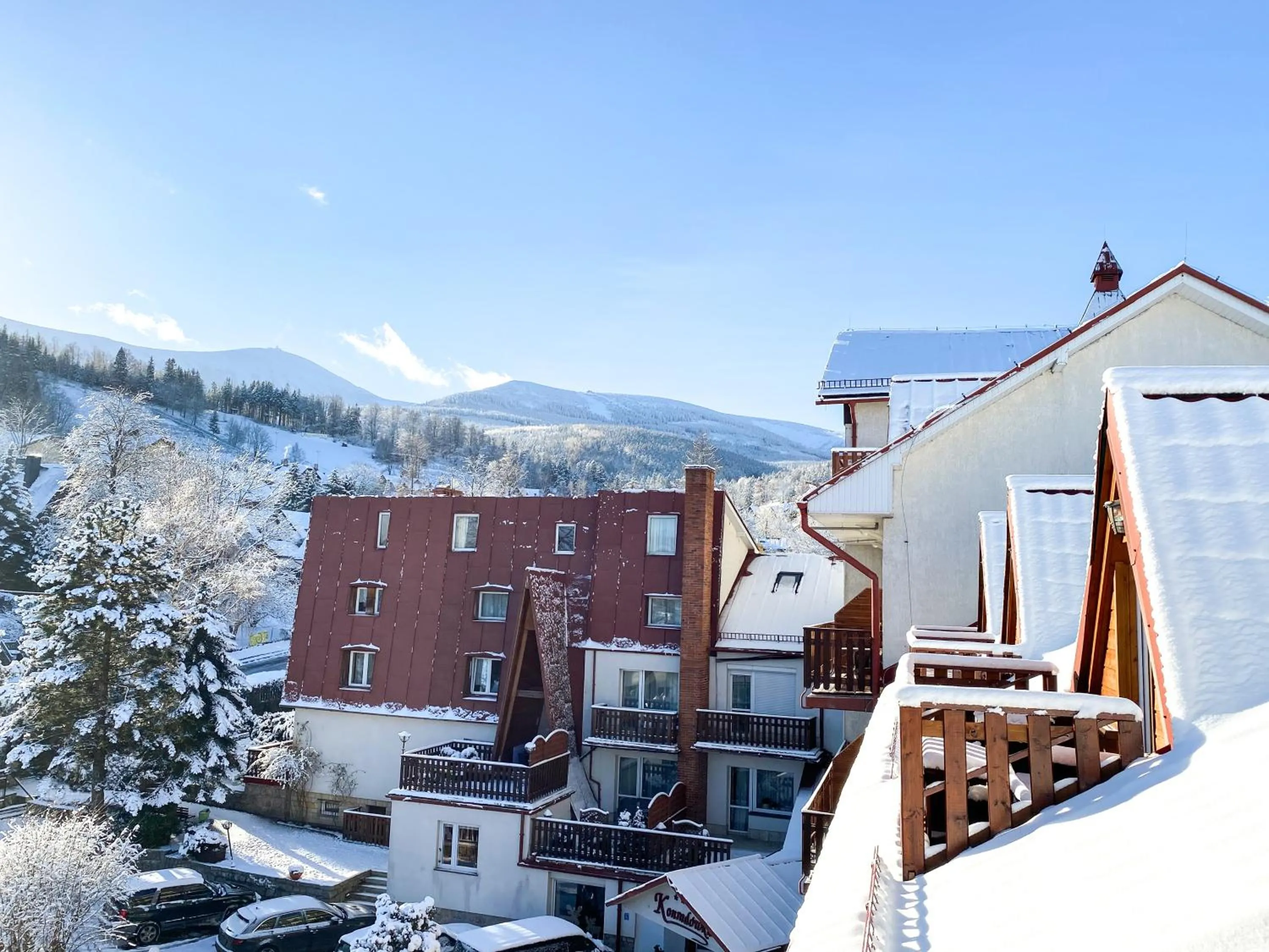 Property building in Hotel Konradówka Wellness & SPA - 300 metrów do centrum