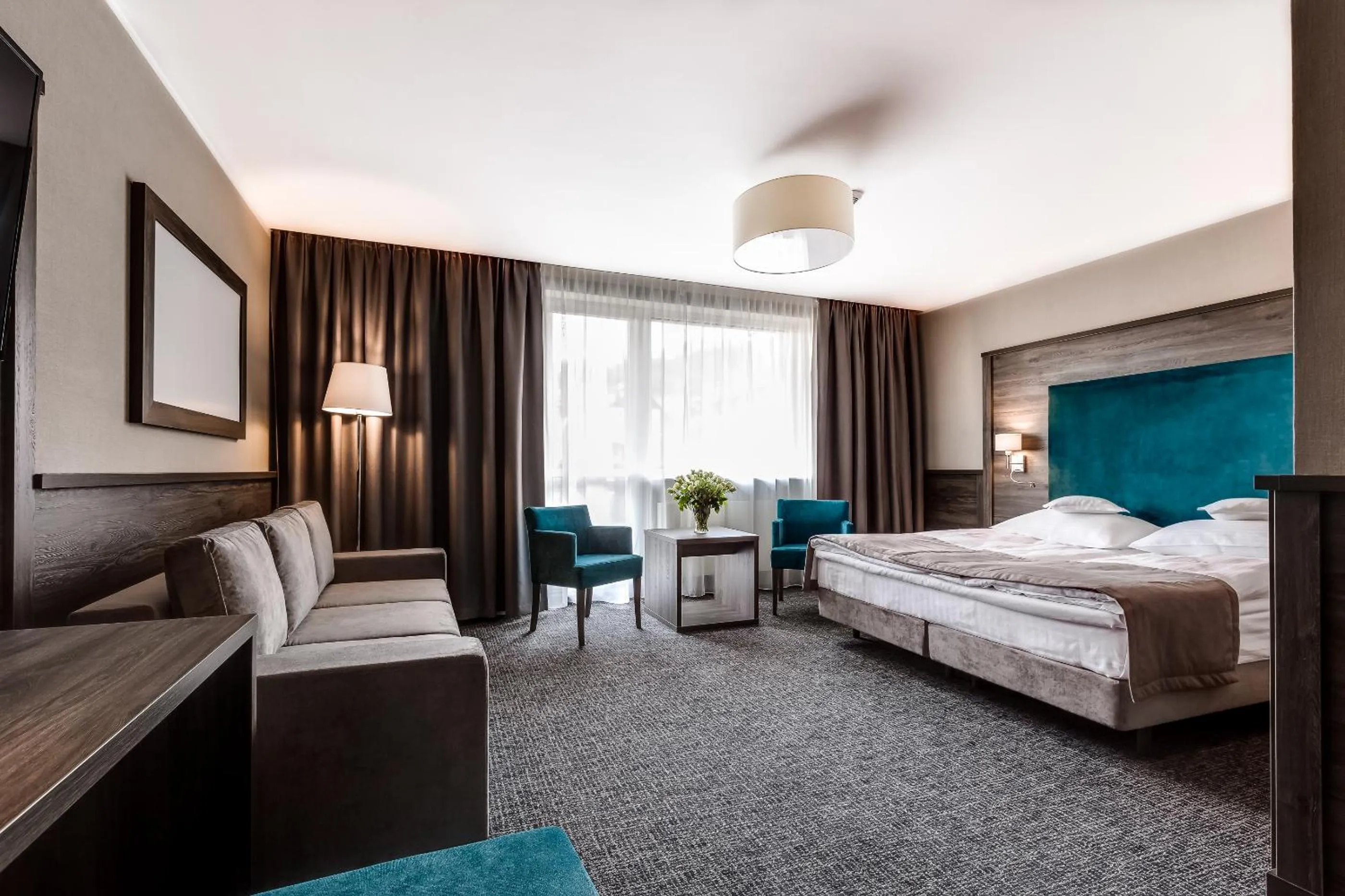 Seating area, Bed in Hotel Konradówka Wellness & SPA - 300 metrów do centrum